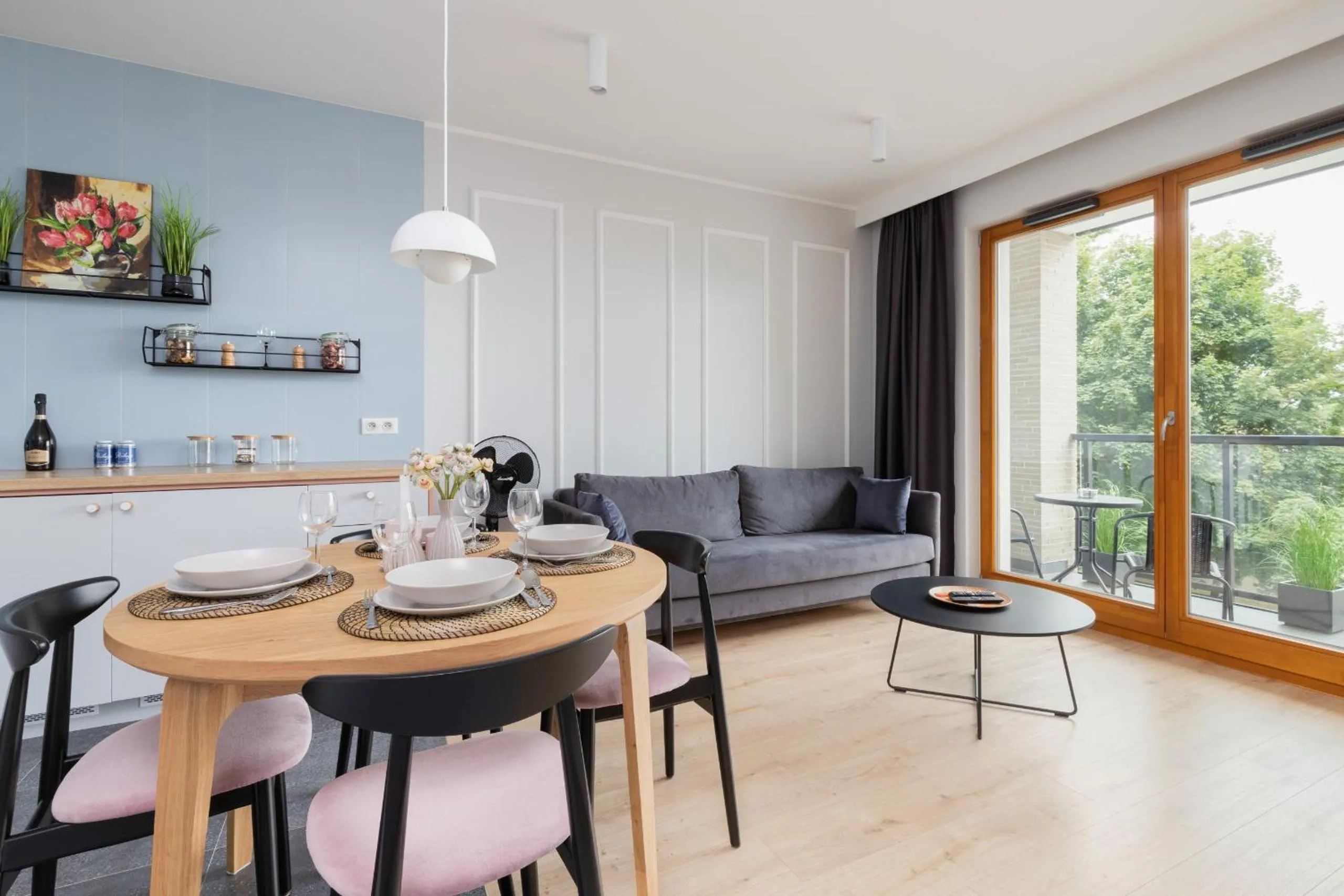Communal lounge/ TV room in Zajezdnia Wrzeszcz Gdańsk by Renters Prestige