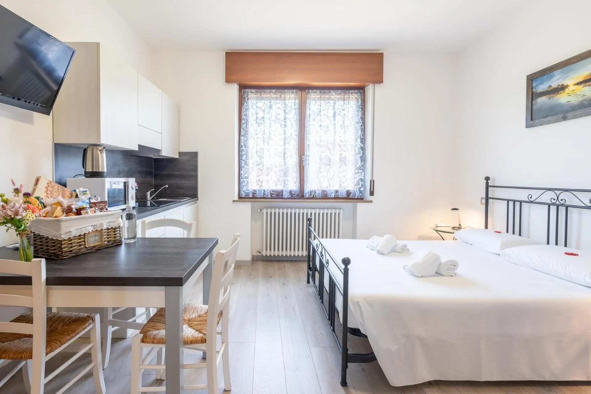 Kitchen or kitchenette, Bed in Agriturismo Al Tralcio
