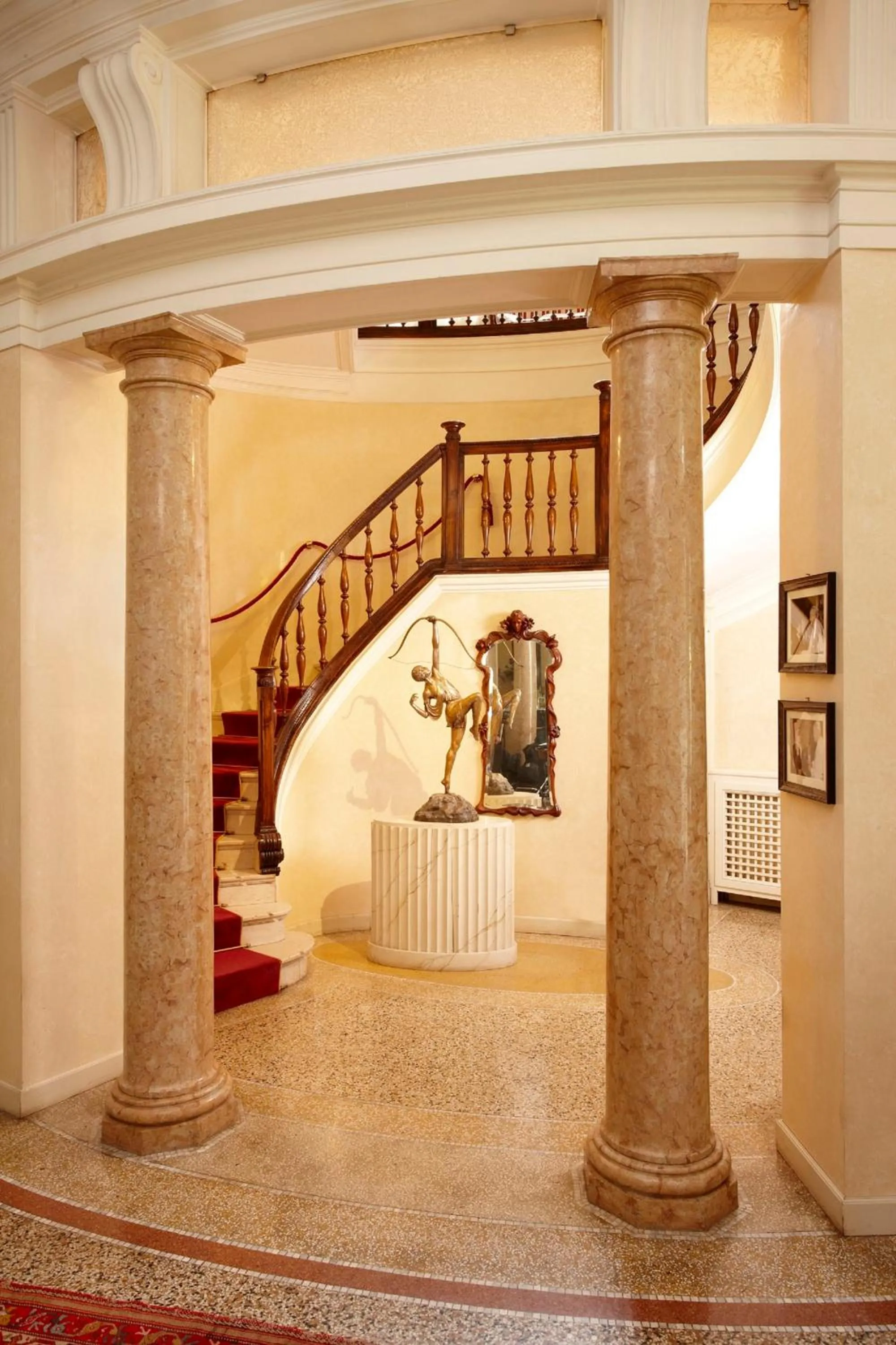 Facade/entrance in Villa V