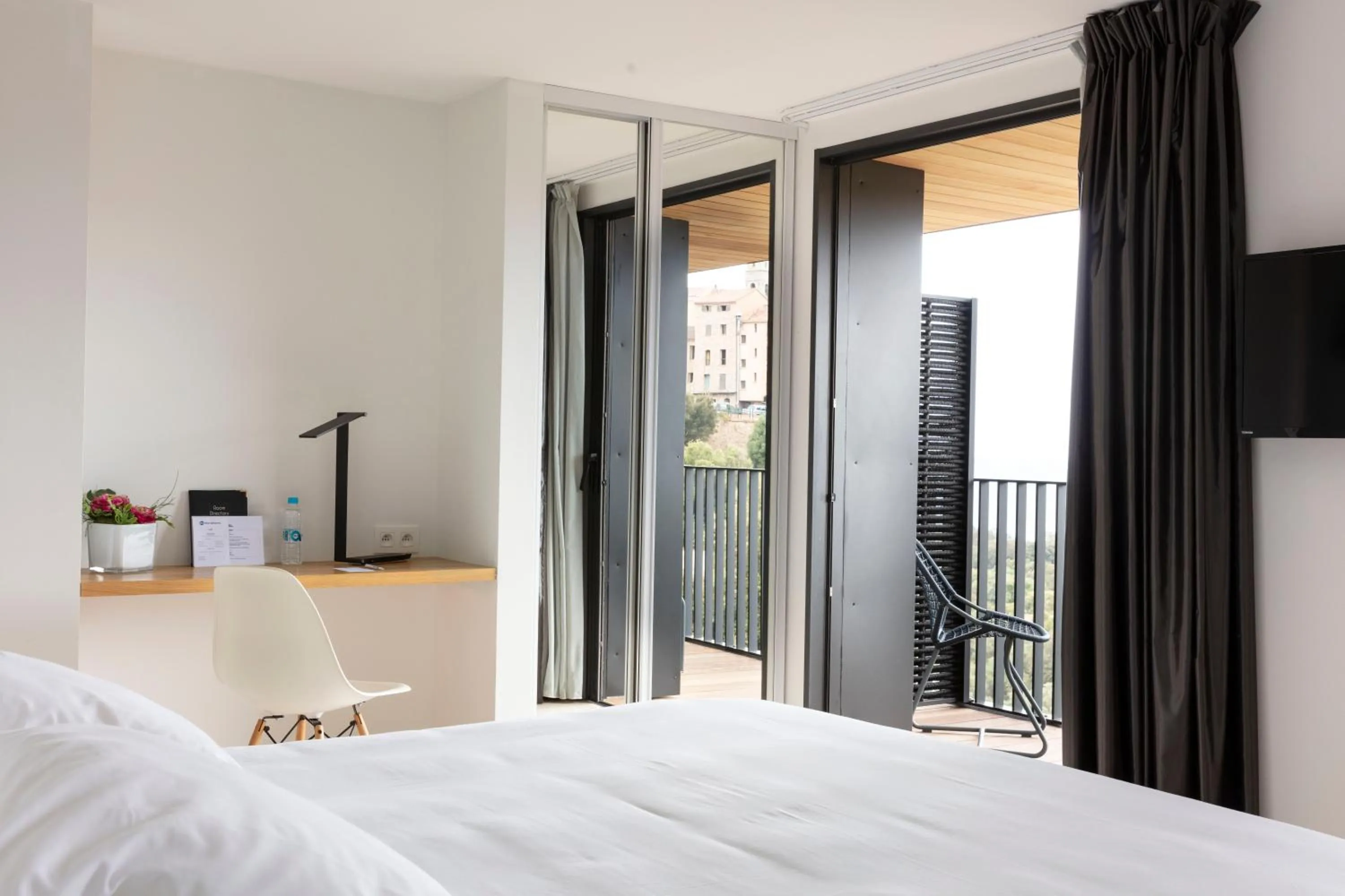 Balcony/Terrace, Bed in Hotel Alcyon