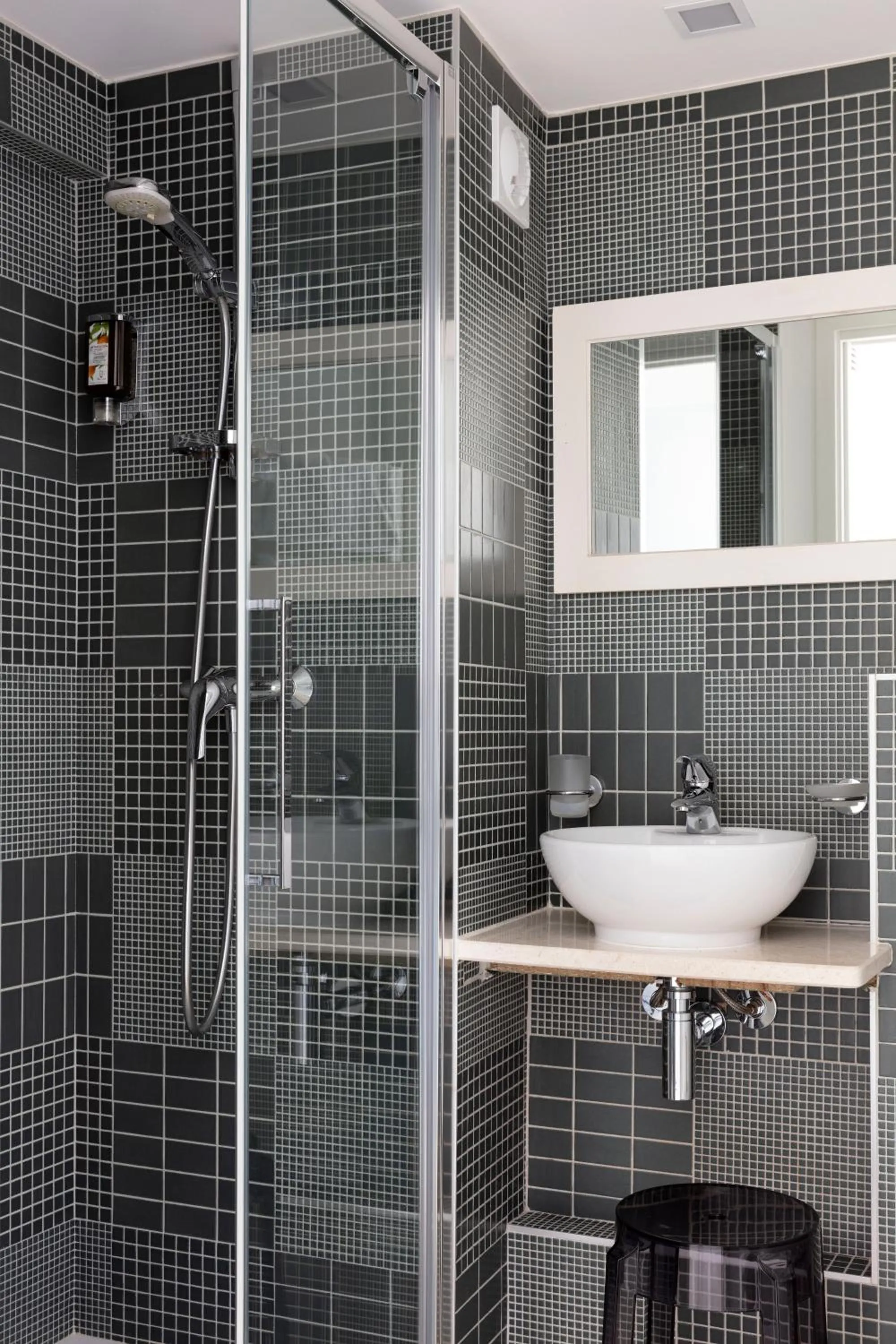 Shower in Hotel Alcyon