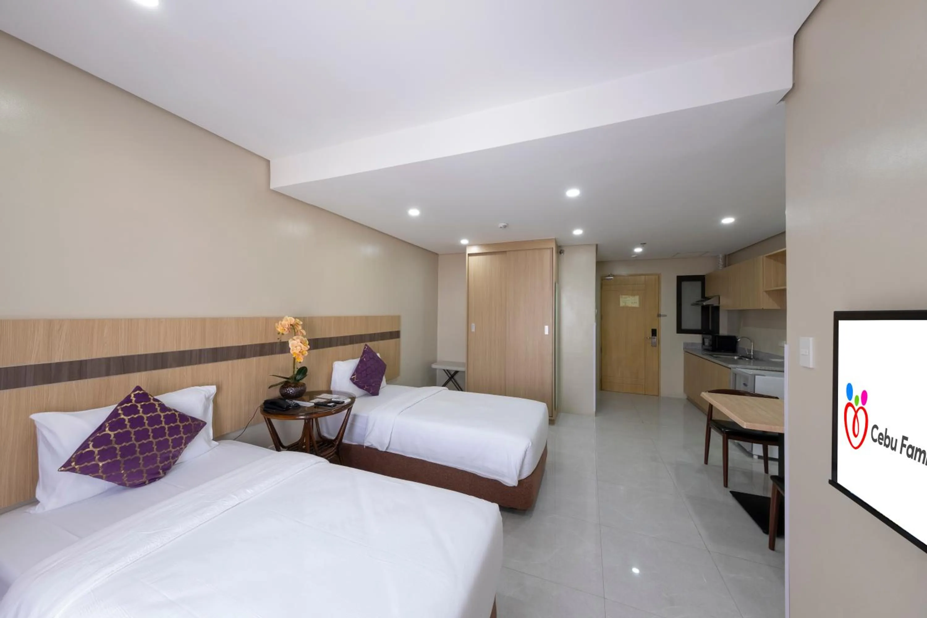 Kitchen or kitchenette, Bed in Cebu Family Suites powered by Cocotel