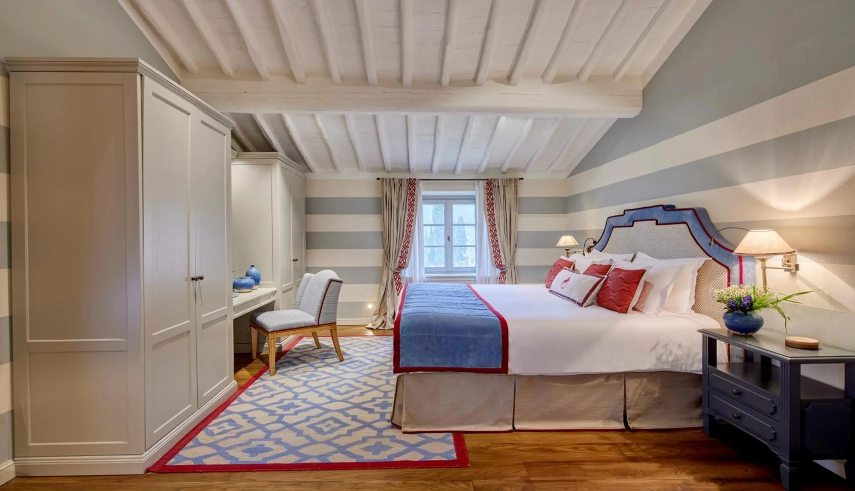 Bed in Borgo San Felice Resort
