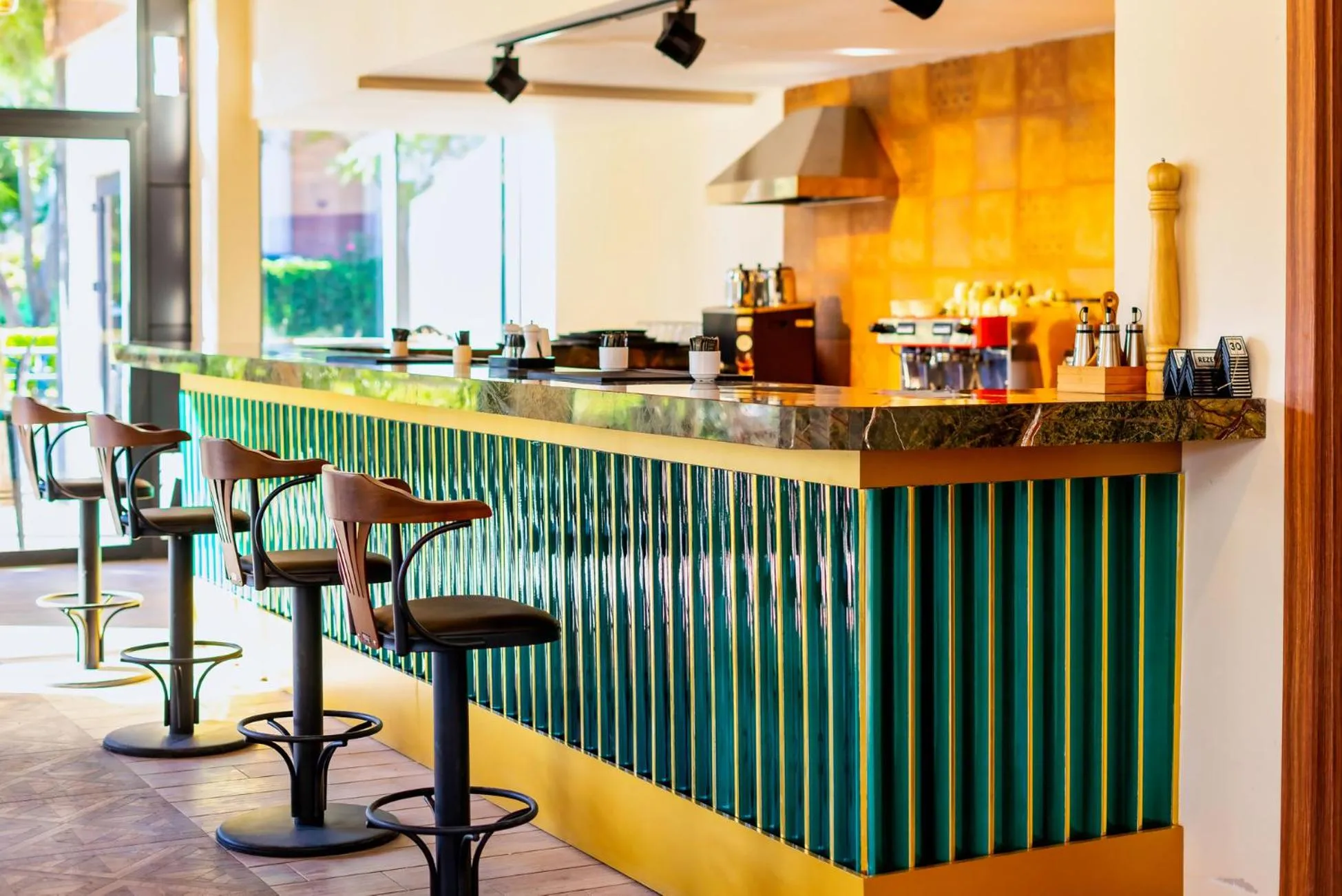 Lounge or bar in Optimum Luxury Hotel&Spa