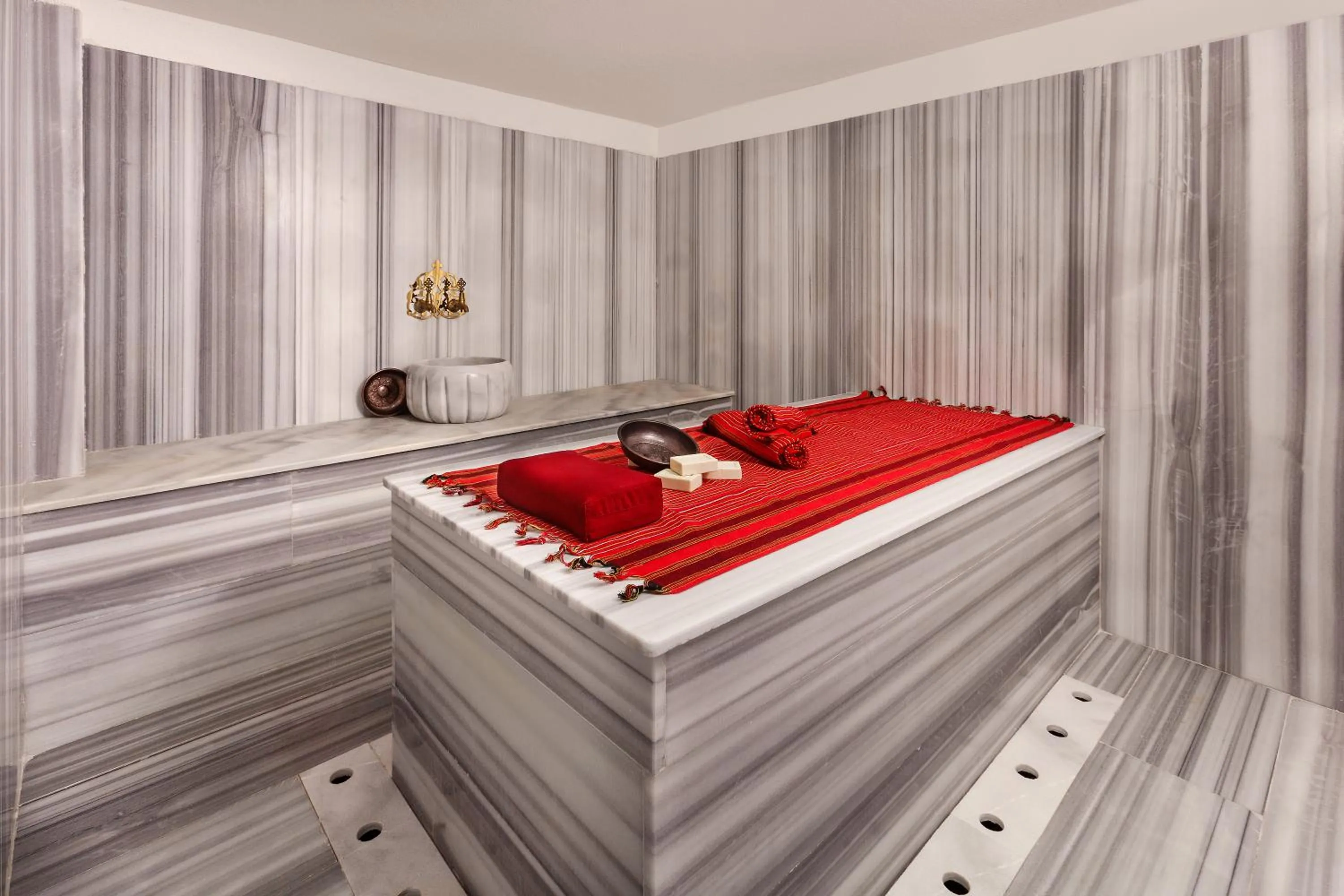 Public Bath, Bed in Optimum Luxury Hotel&Spa