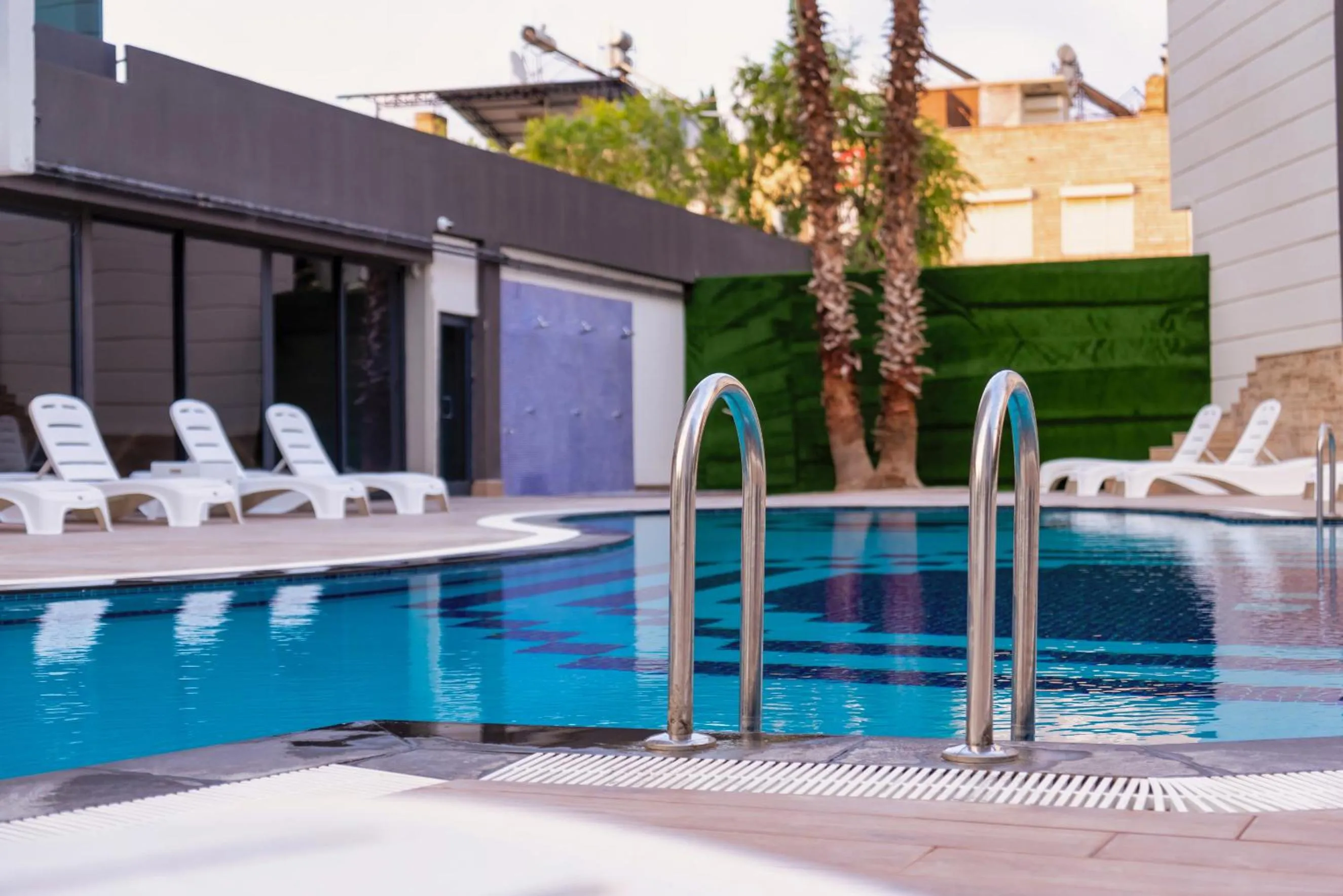 Swimming pool in Optimum Luxury Hotel&Spa