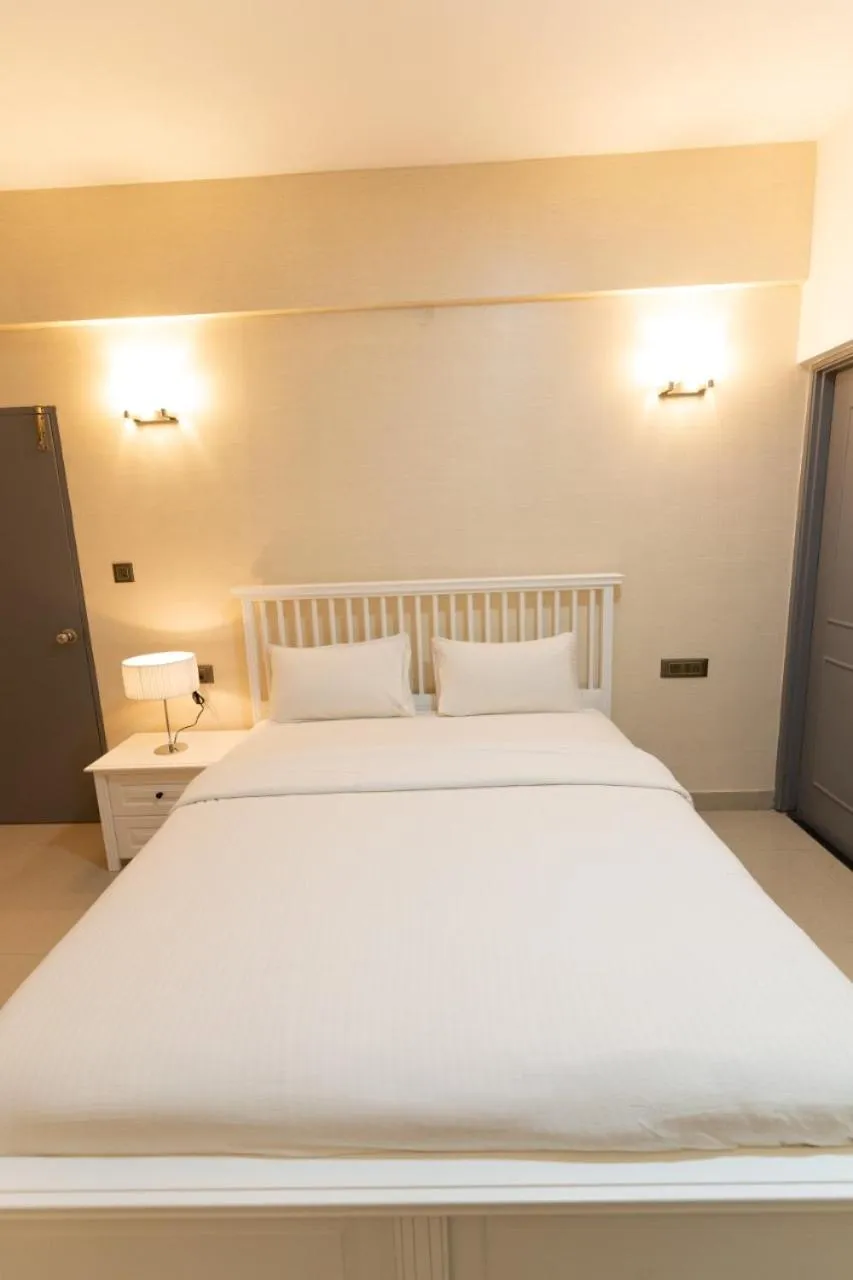 Bed in Regal Business Suites