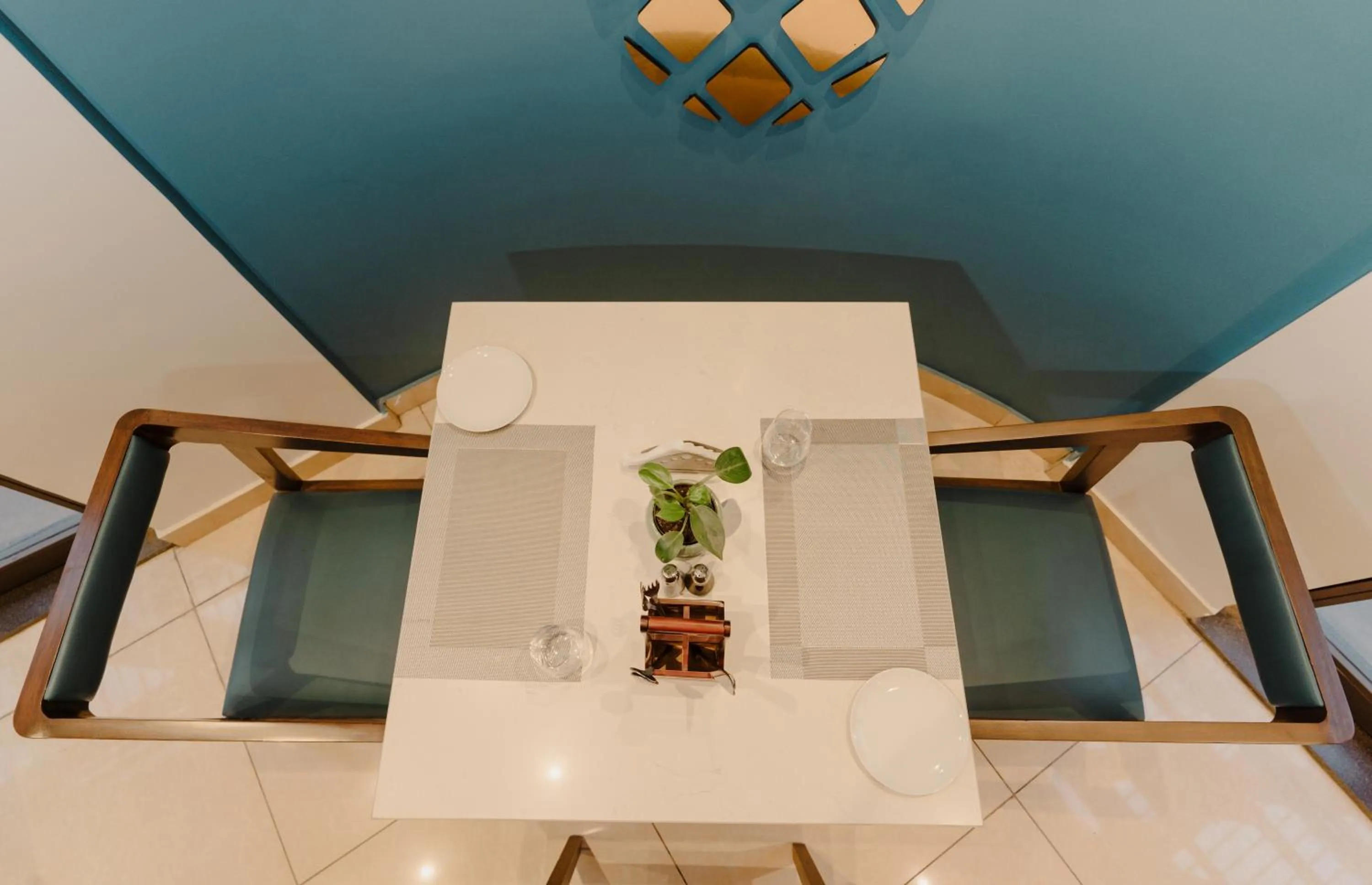 Restaurant/places to eat in Regal Business Suites