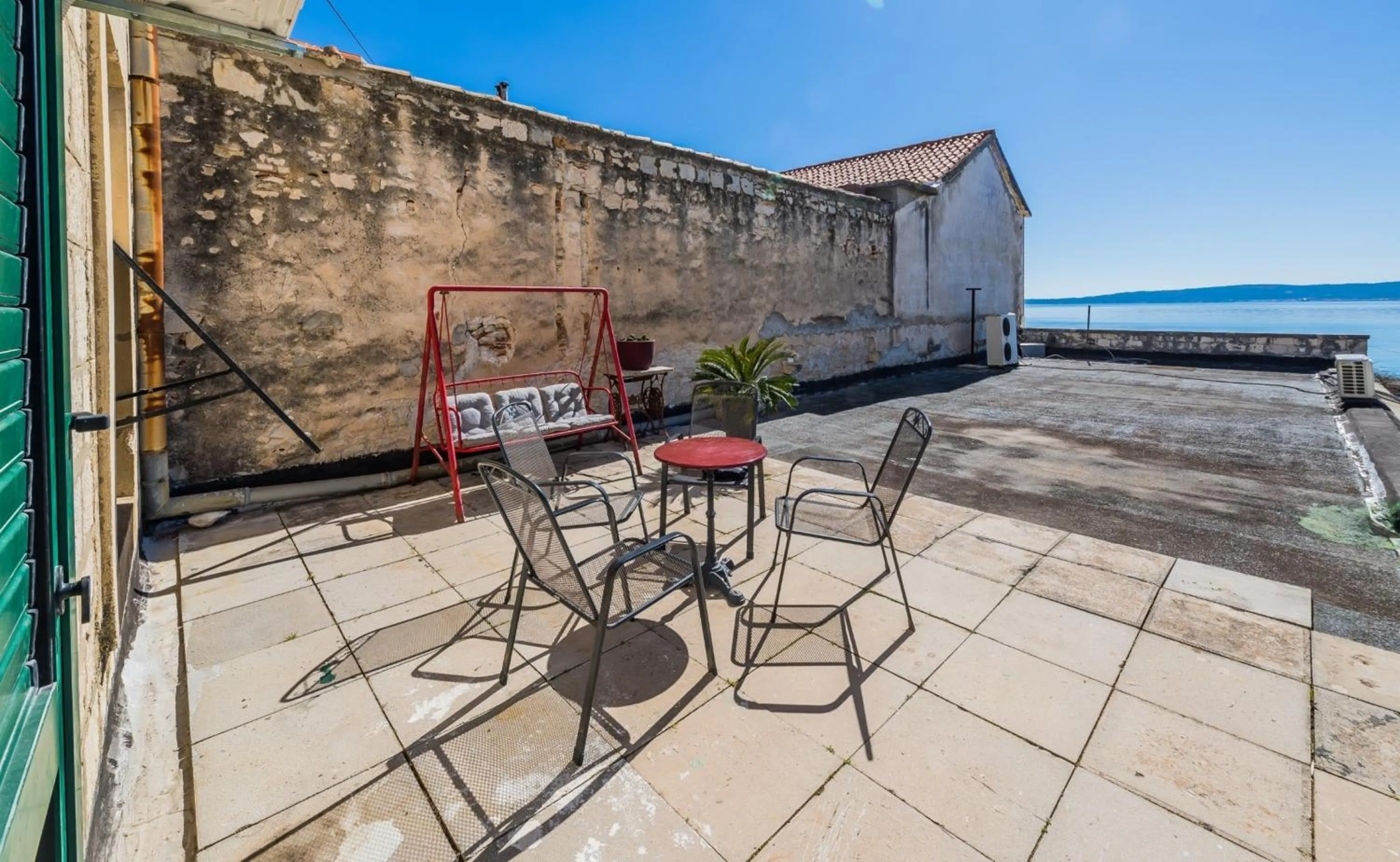 A1 - spacious apt on the seafront with terrace