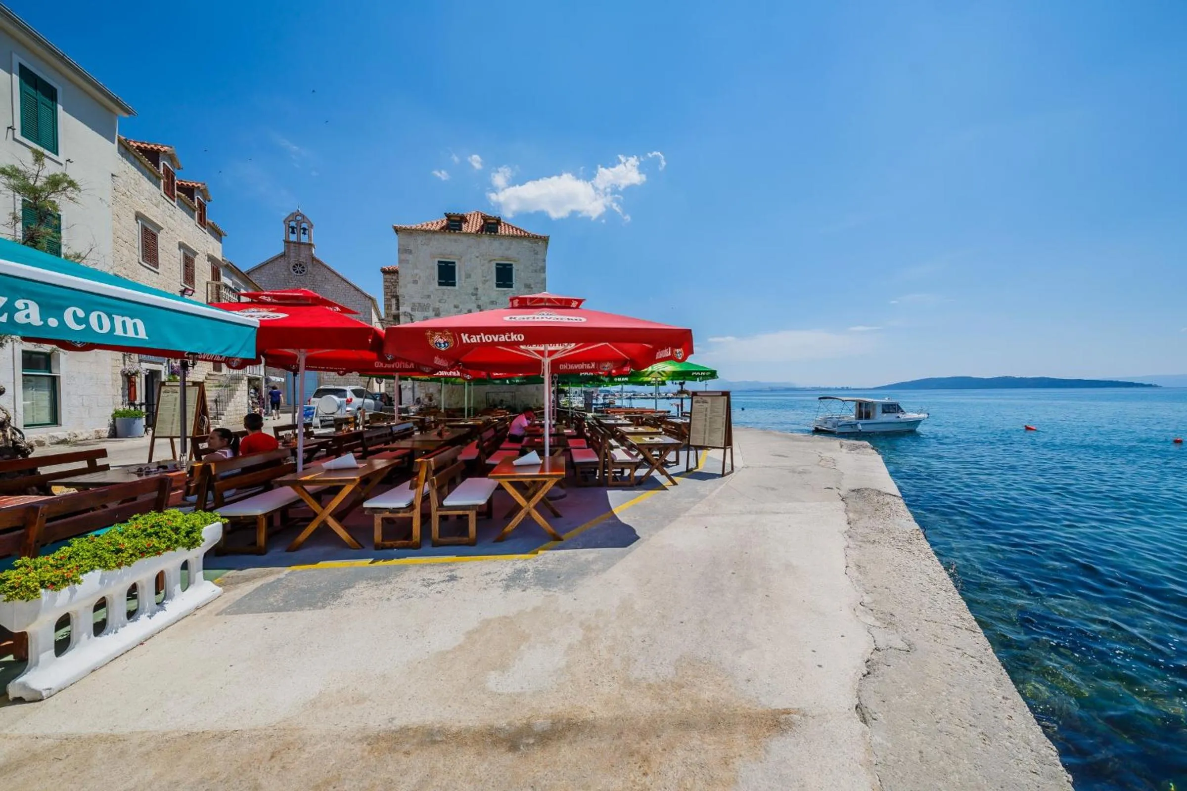 A1 - spacious apt on the seafront with terrace