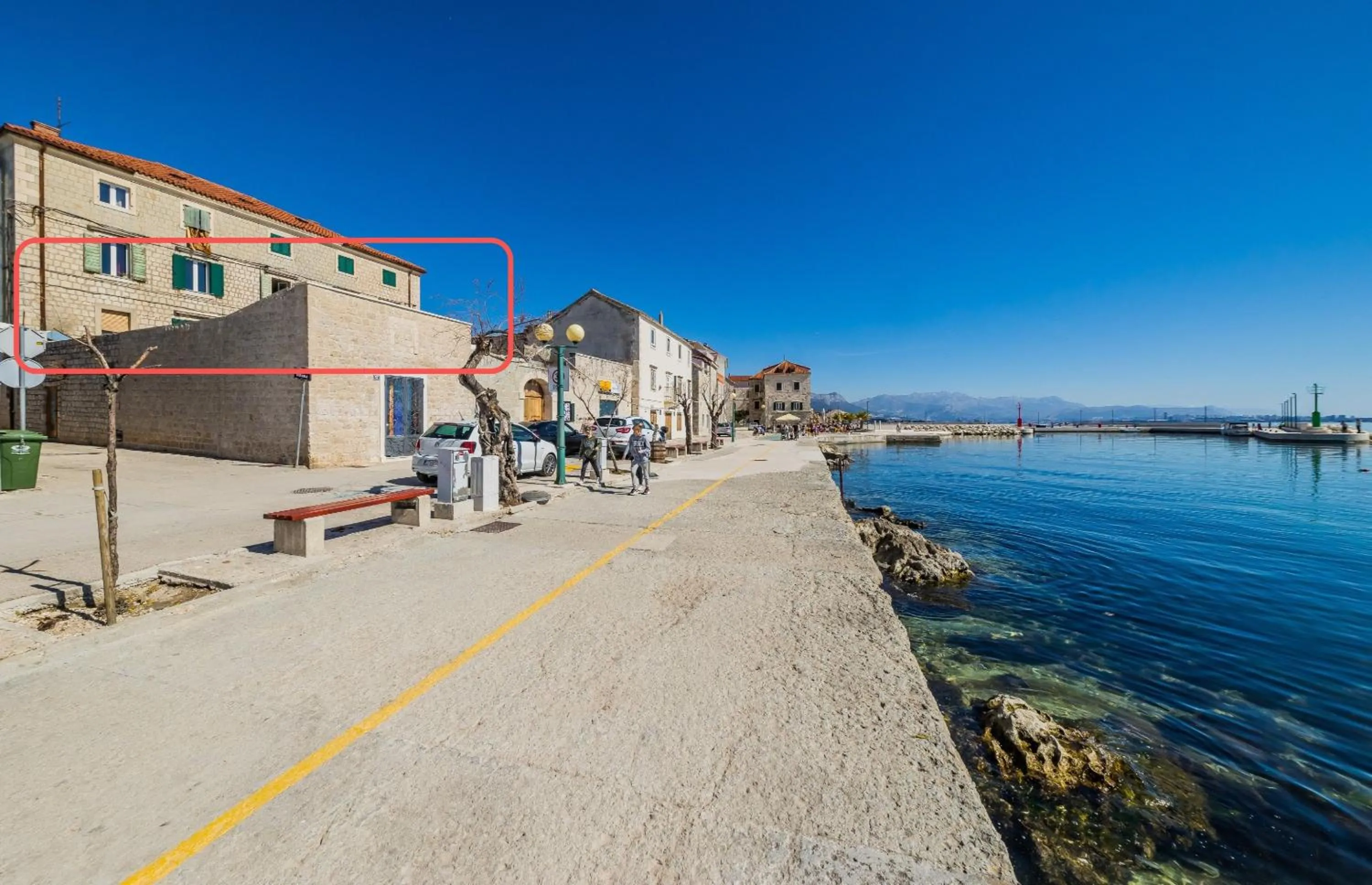 A1 - spacious apt on the seafront with terrace