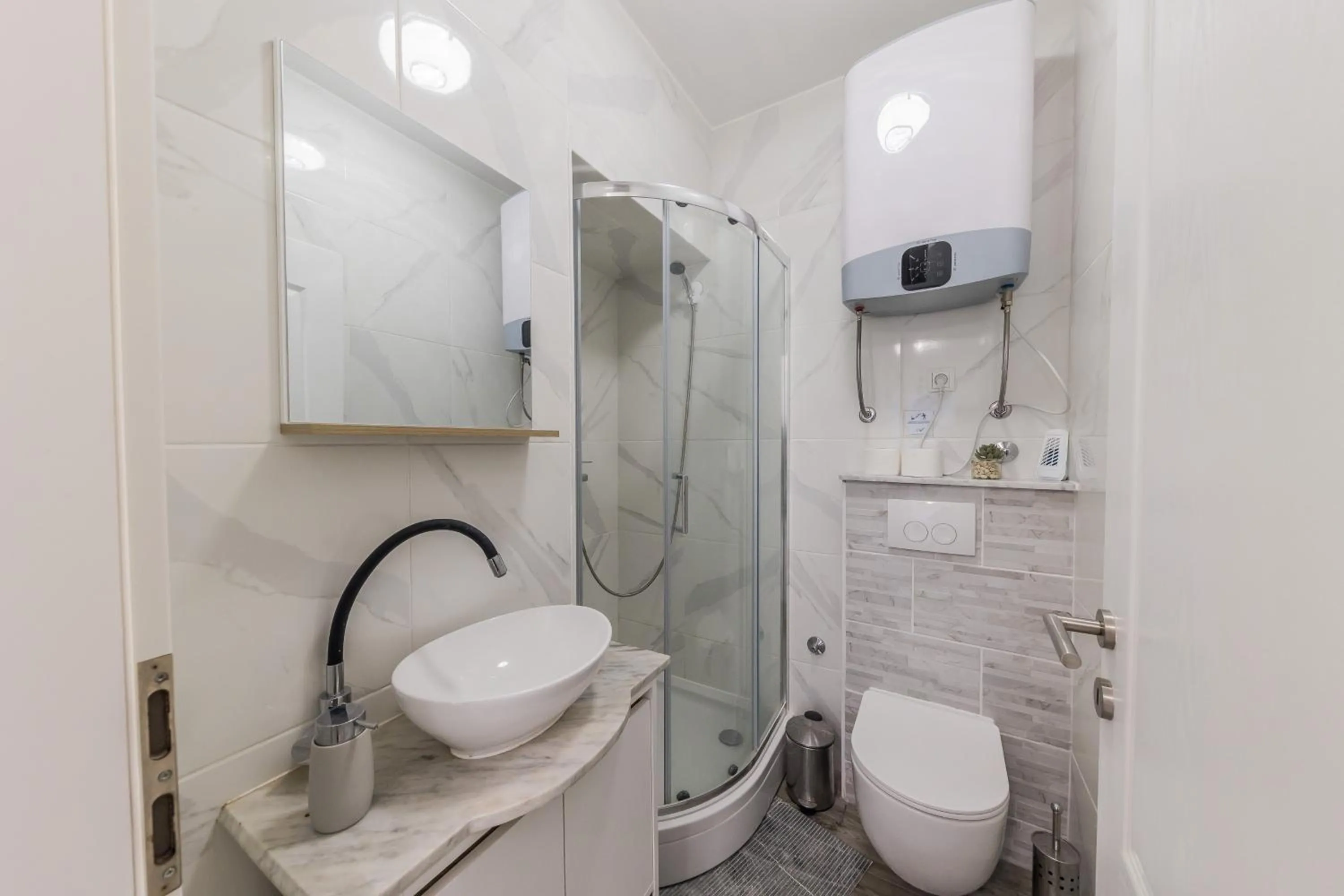 A1 - spacious apt on the seafront with terrace