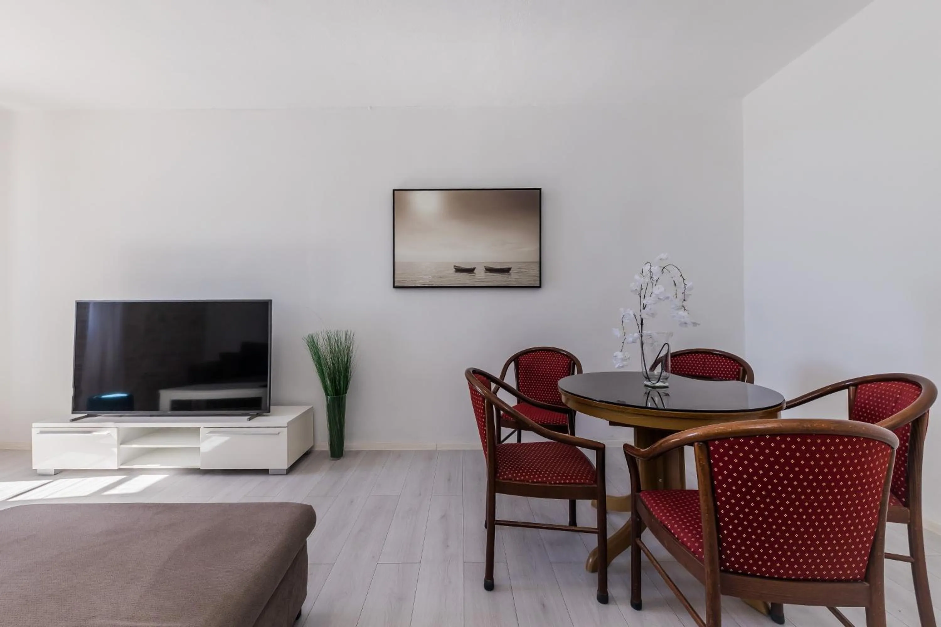 Bed in A1 - spacious apt on the seafront with terrace