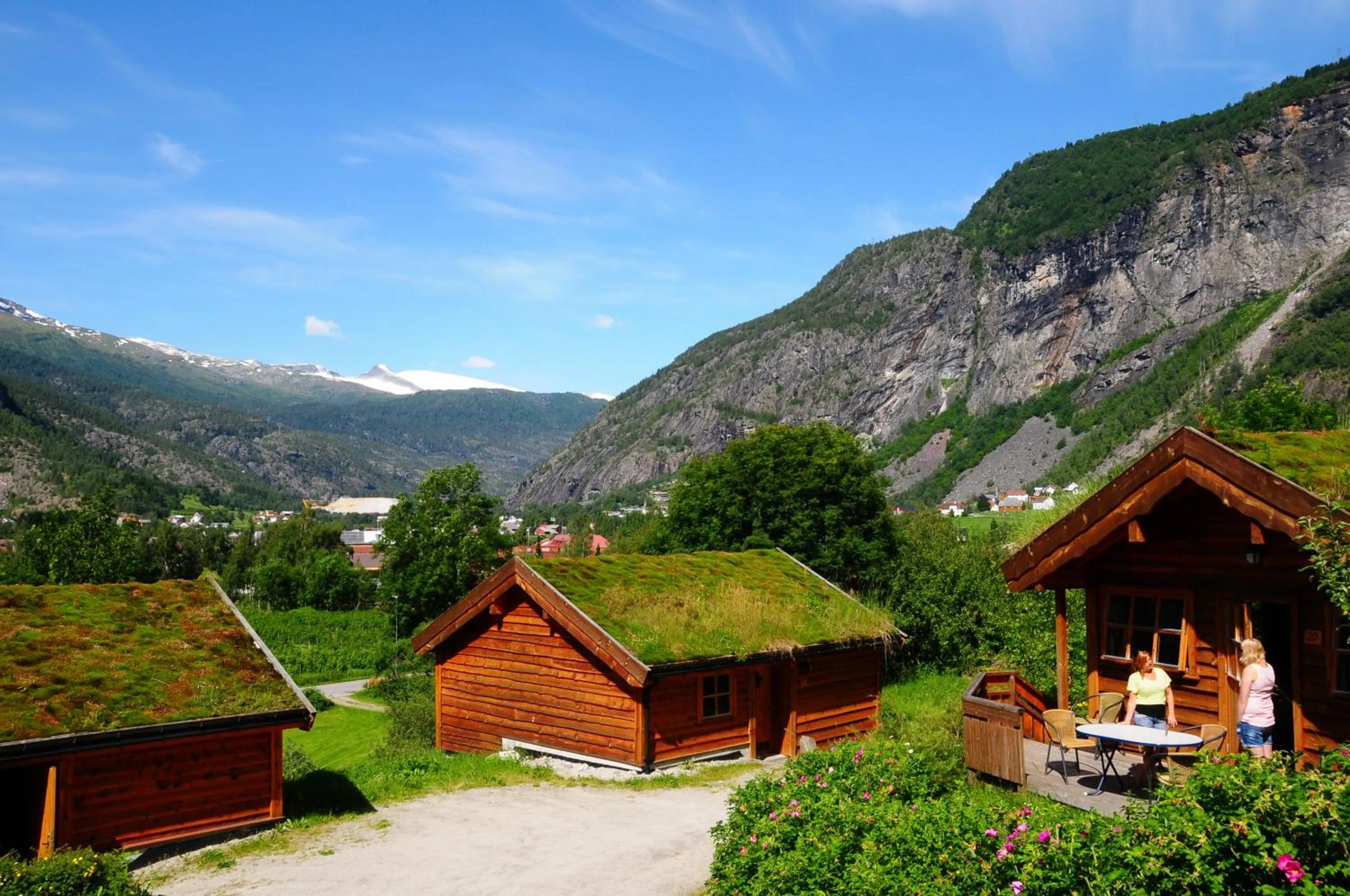 Property building in Gaupnetunet Hotell og Hytter