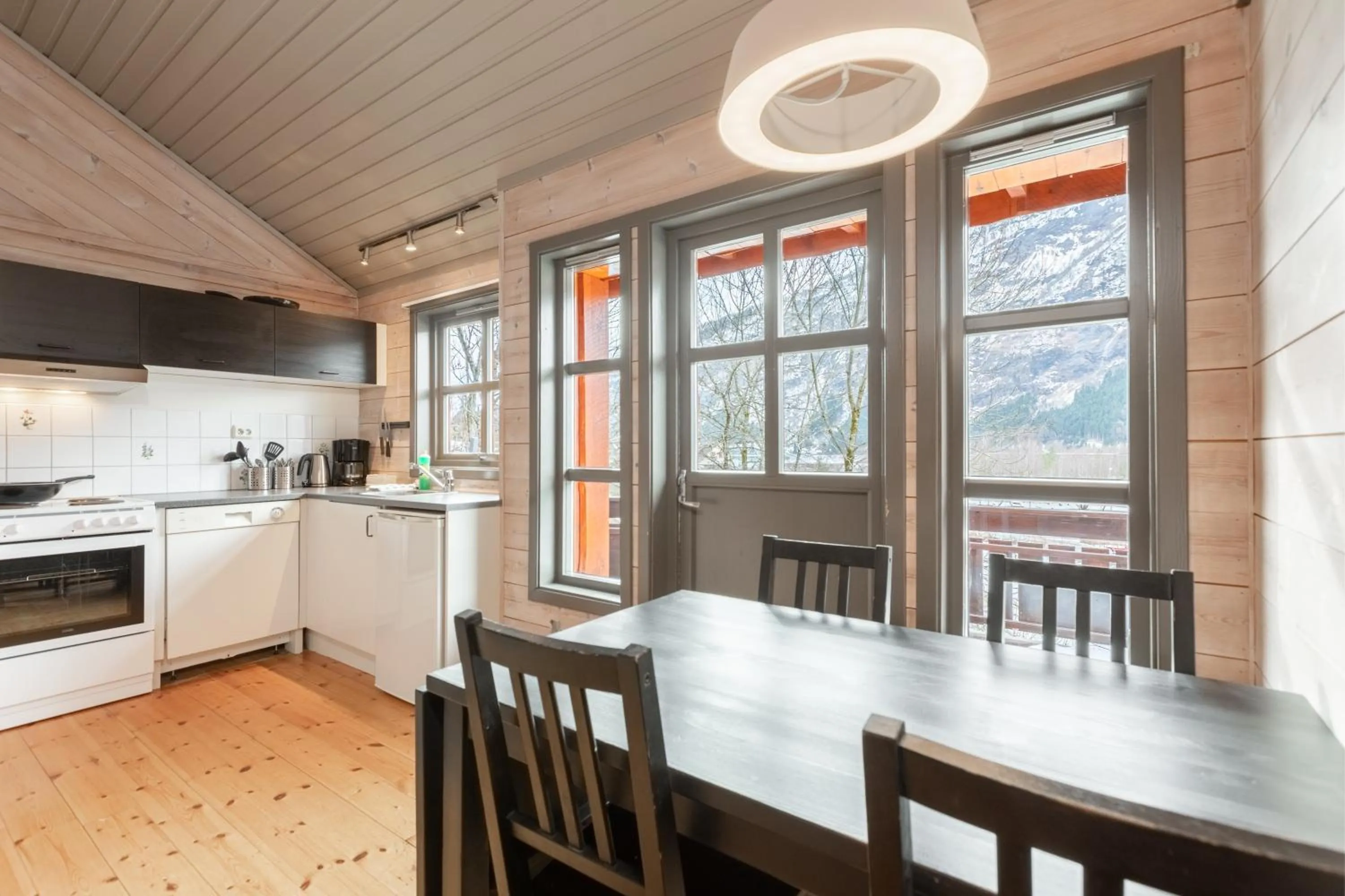 Kitchen or kitchenette in Gaupnetunet Hotell og Hytter