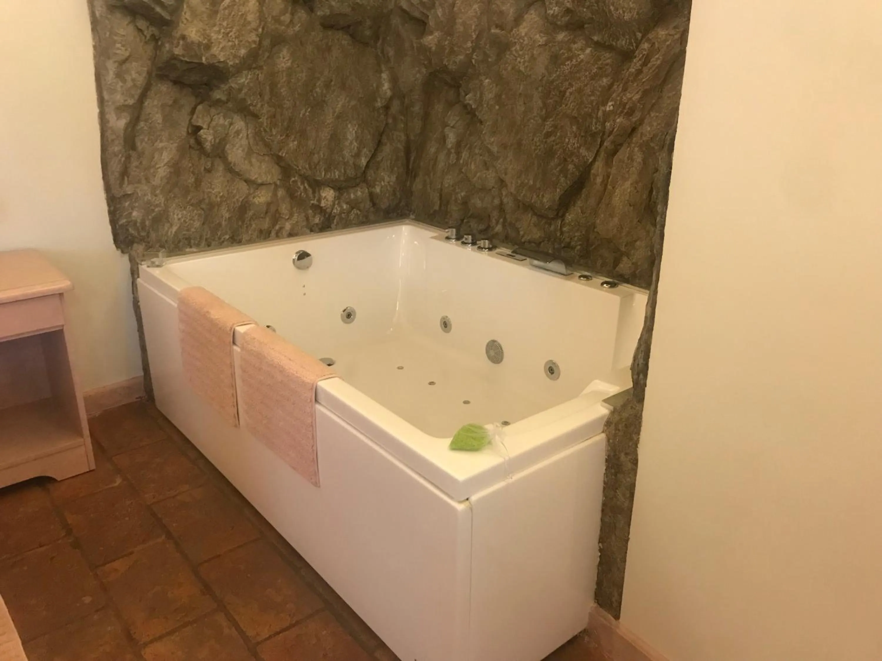 Hot Tub in Casale Certosa