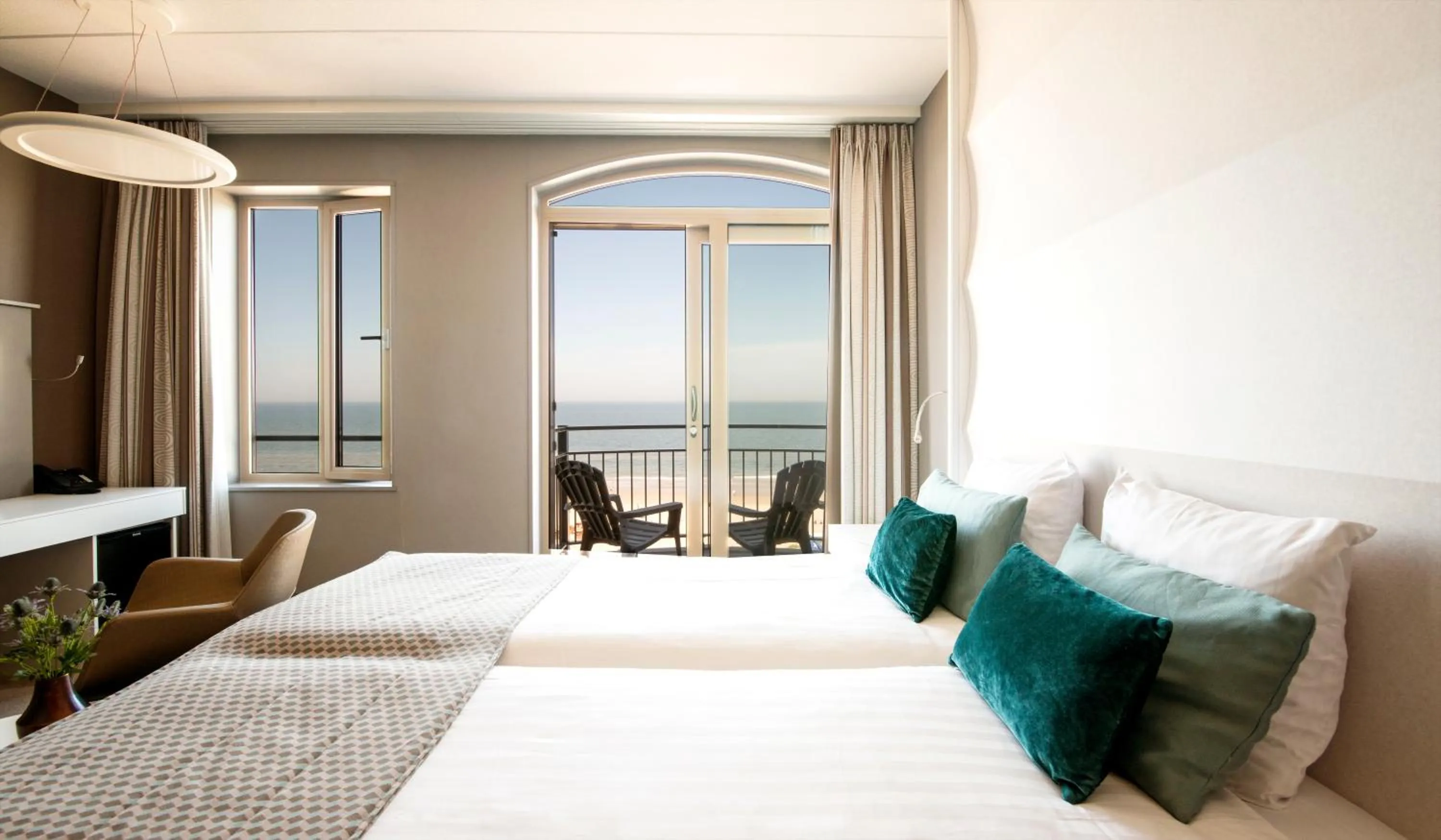 Bed in Strandhotel Golfzang