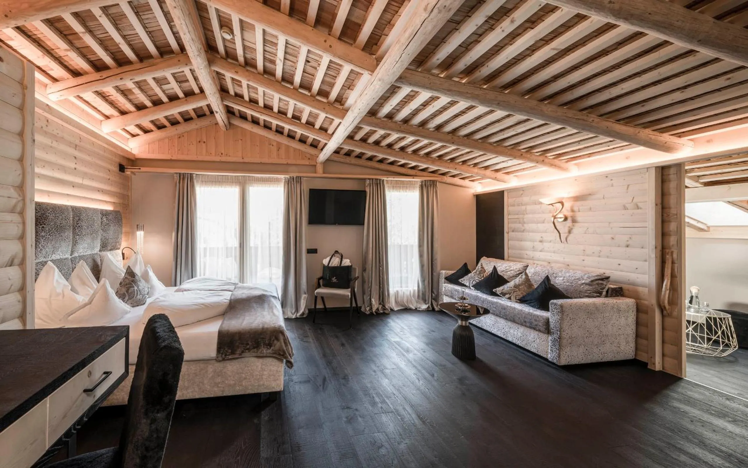 Bed in Hotel Rosa Eco Alpine Spa