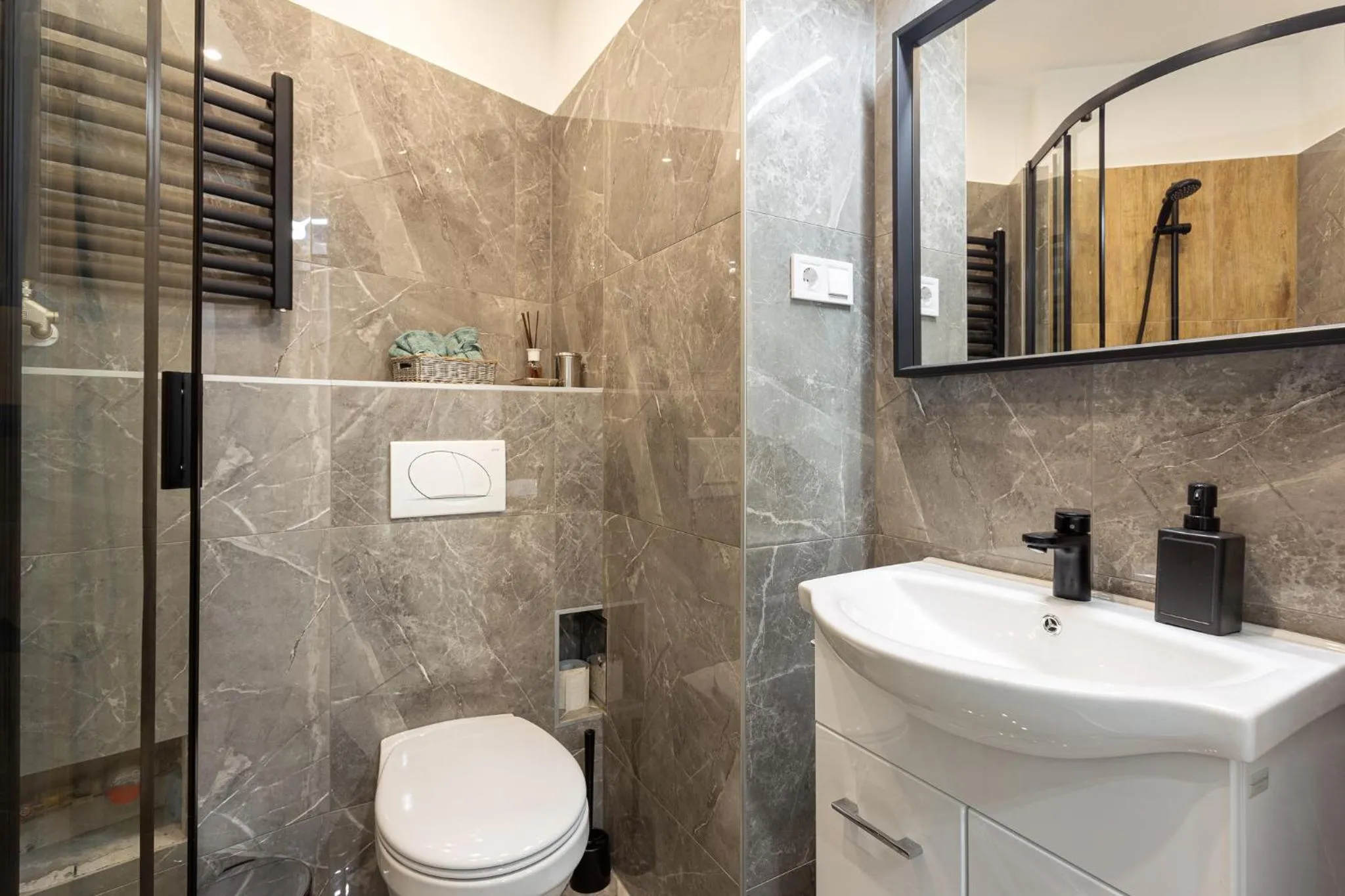 Buda Castle Serpentine Apartments