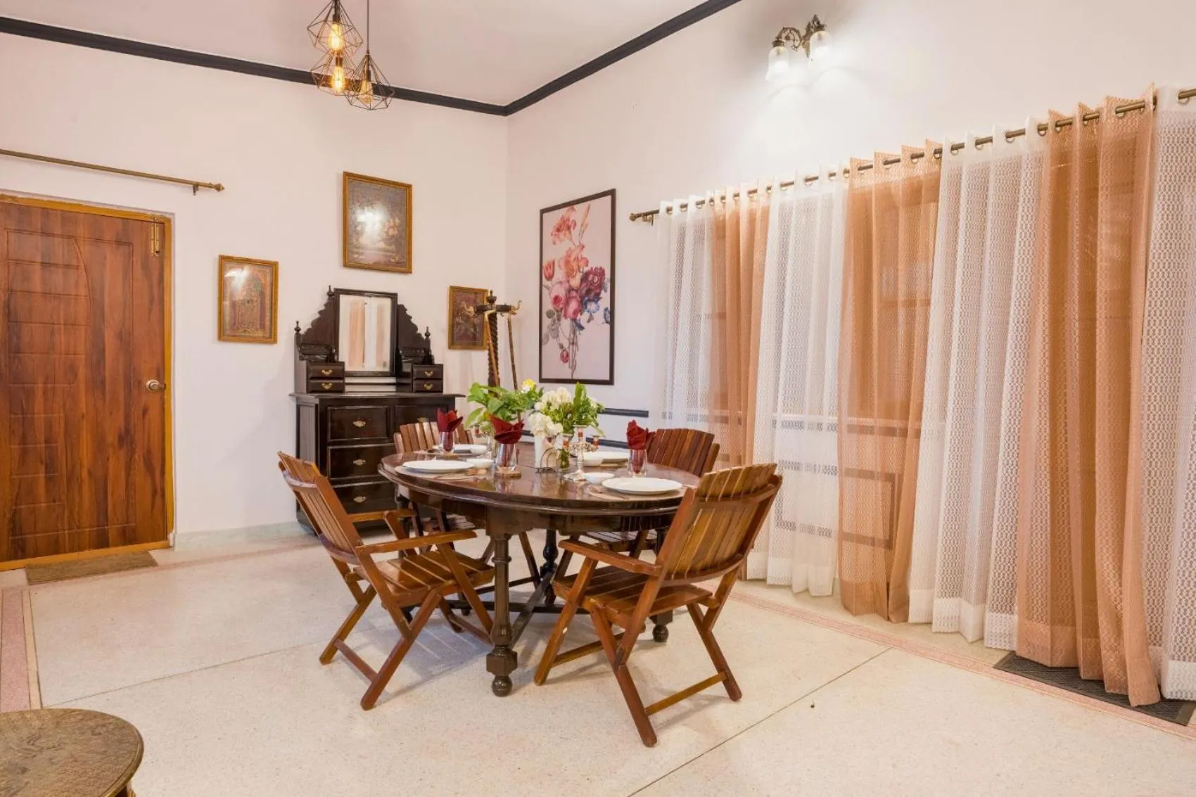 Living room in Seclude Nahan, Bantony Cottage