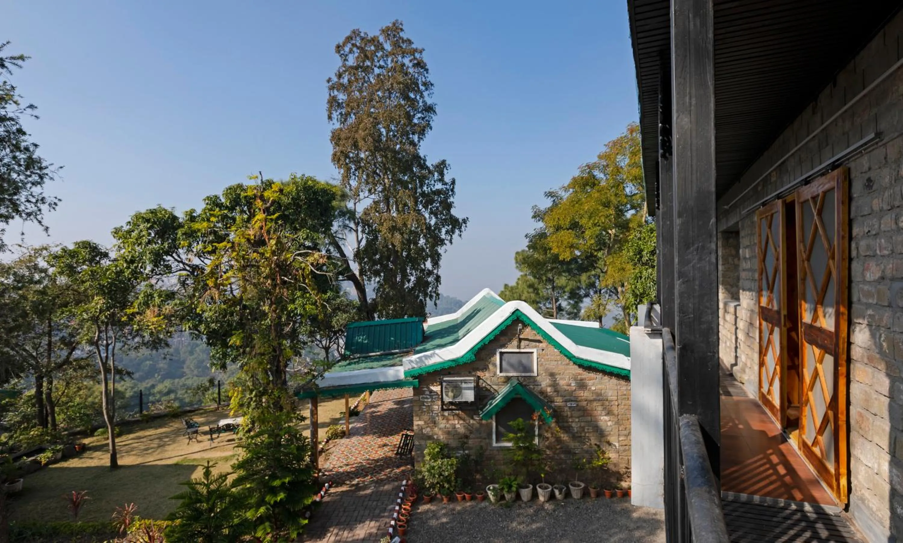 Property building in Seclude Nahan, Bantony Cottage