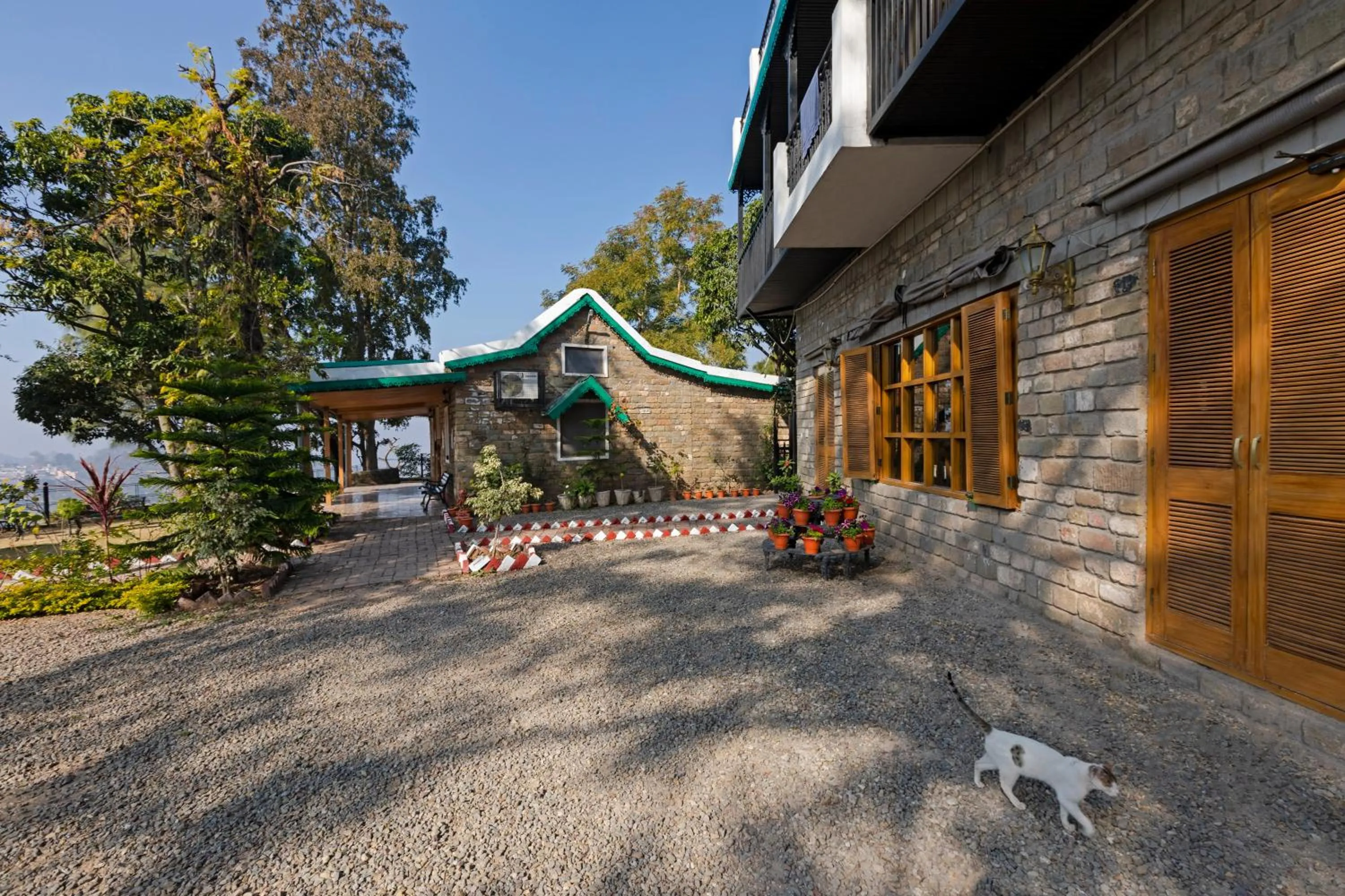 Property building in Seclude Nahan, Bantony Cottage