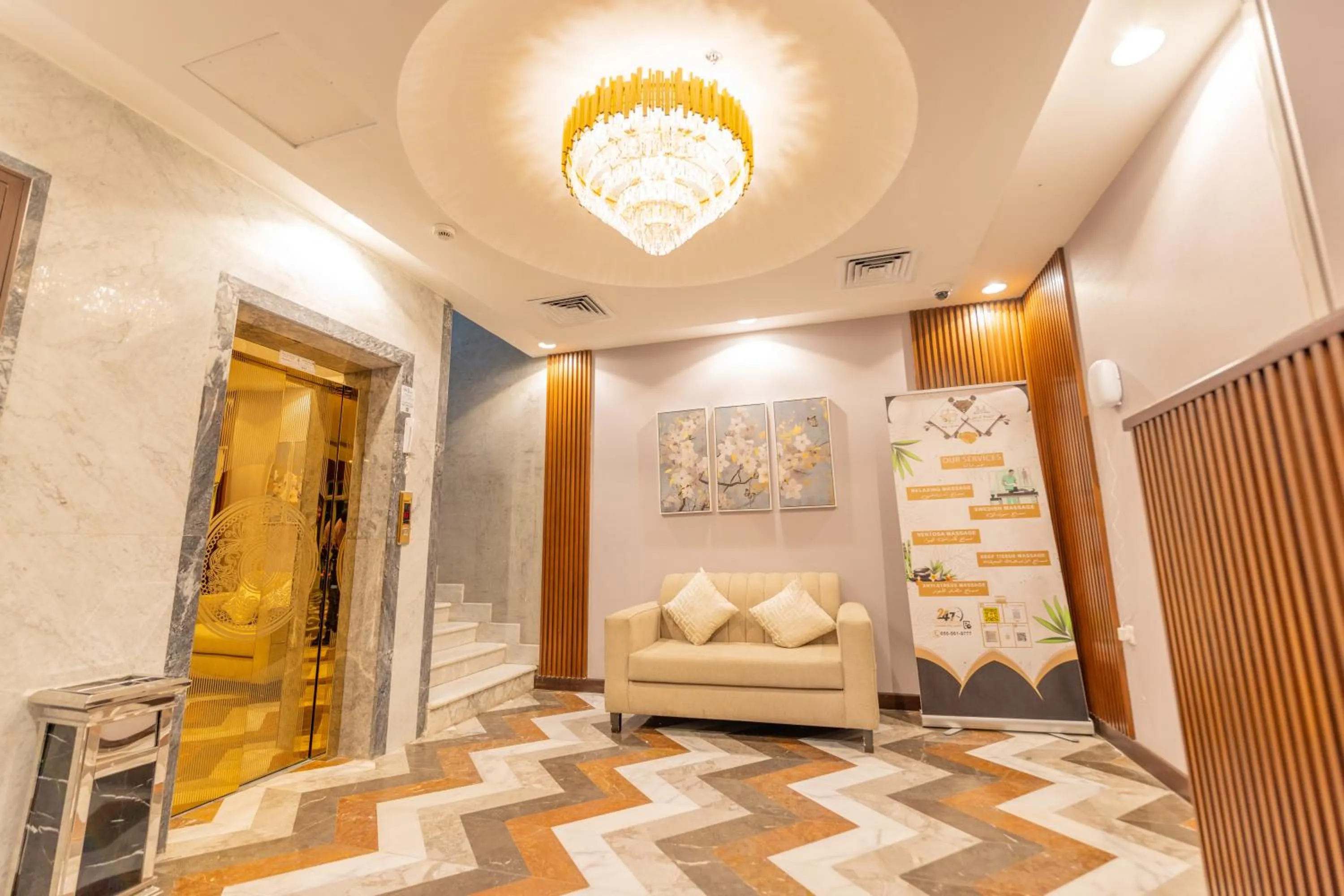 elevator in Laten Suites Al Salim Plaza