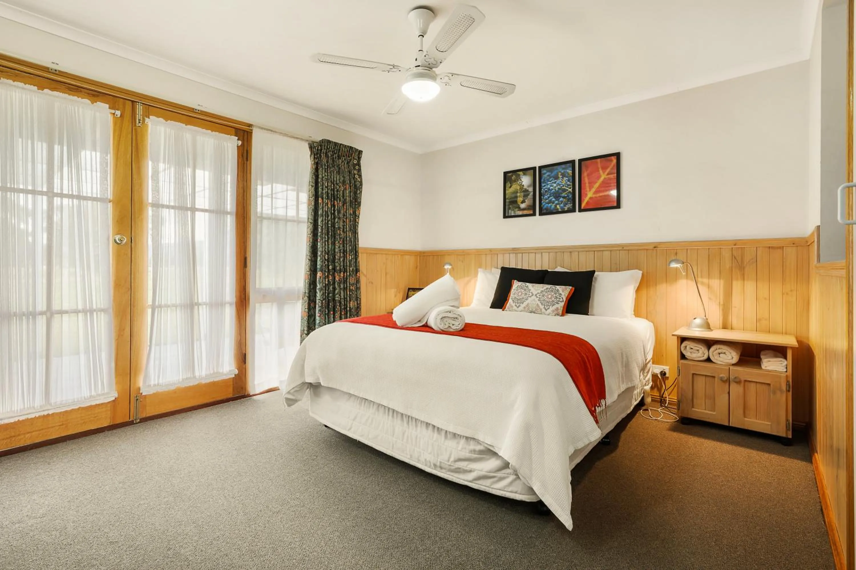 Bed in Summerfield Winery and Accommodation