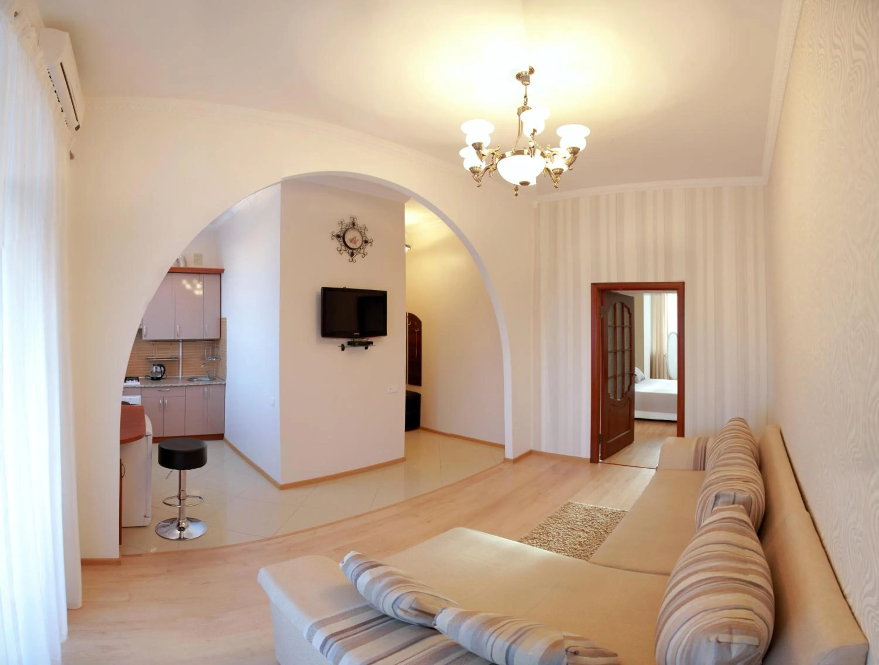 One-Bedroom Apartment - Shneyersona st. 2B in Lotos for You Apartments