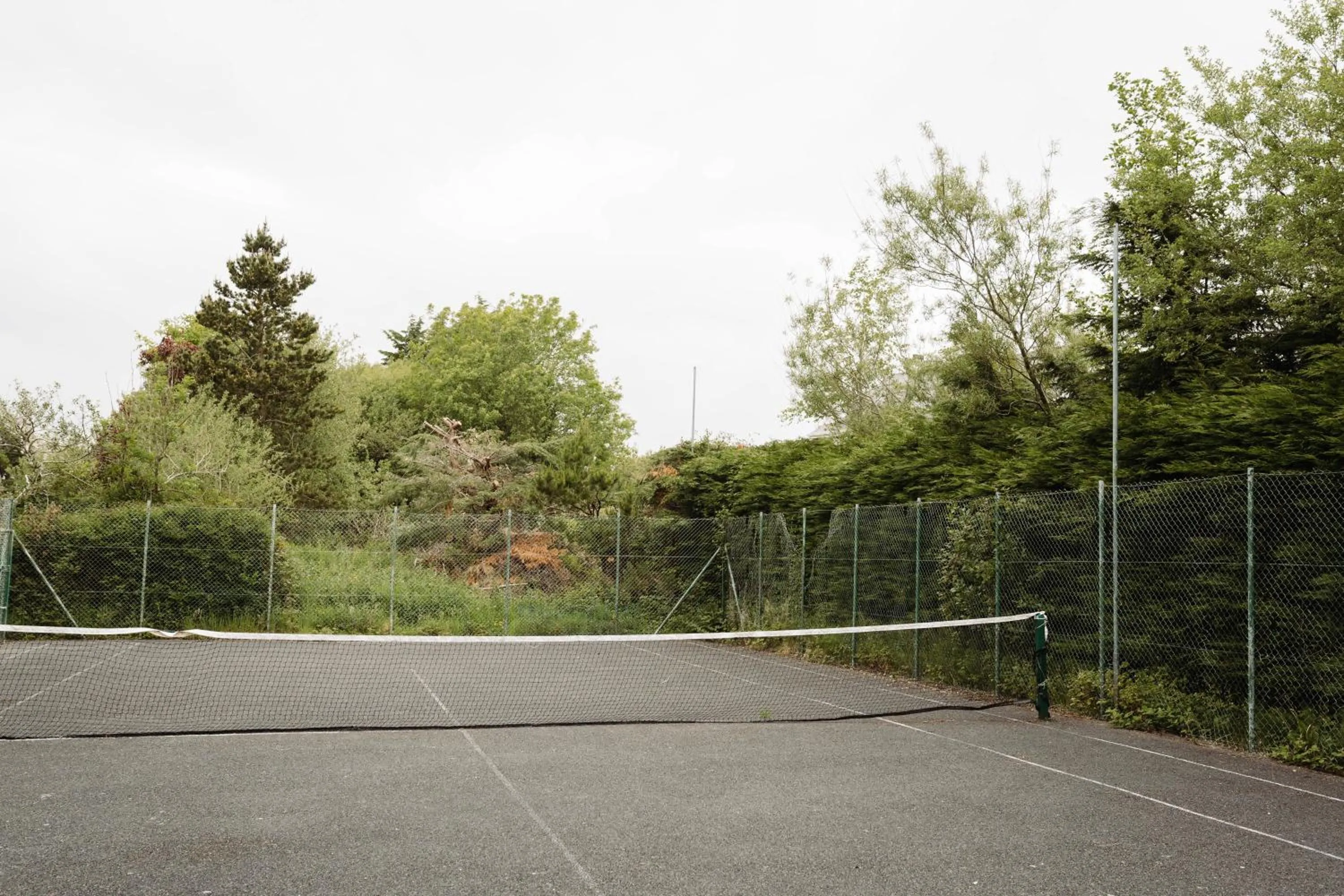 Tennis court in Donegal Estuary Holiday Homes