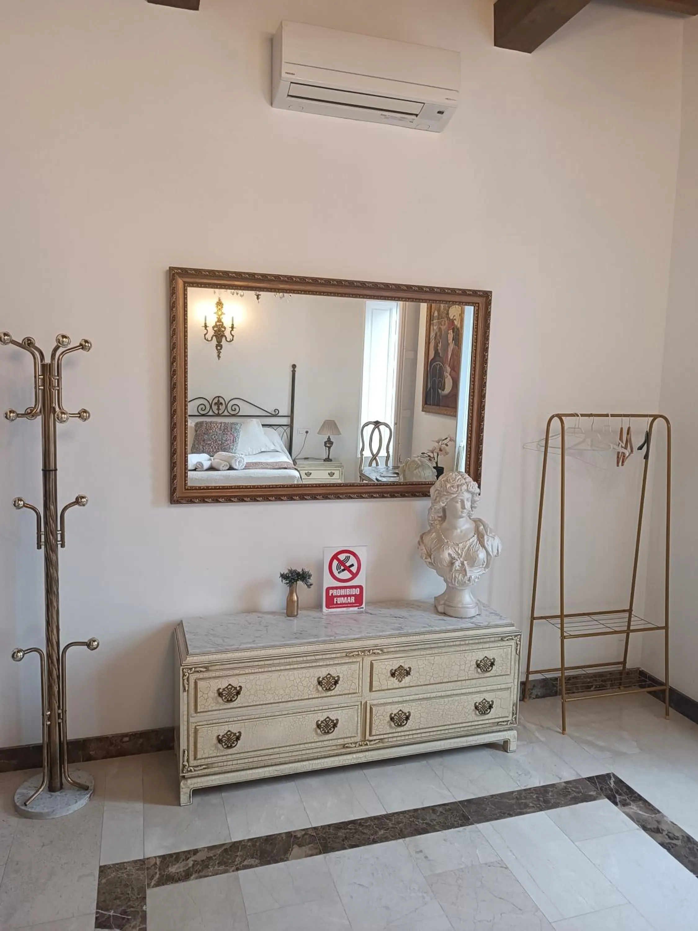 Bedroom in El Palacete de Cuevas