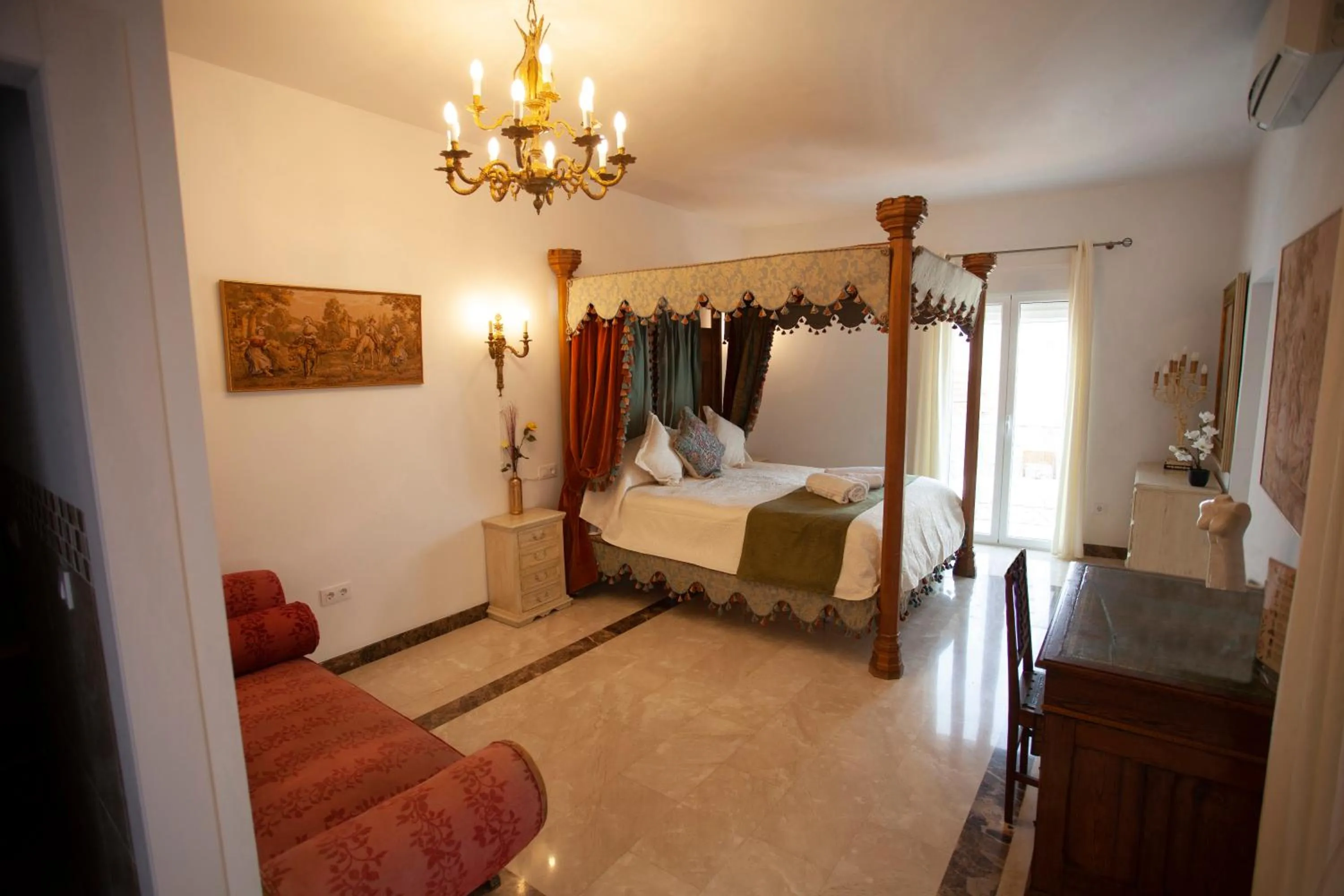 Bedroom, Bed in El Palacete de Cuevas