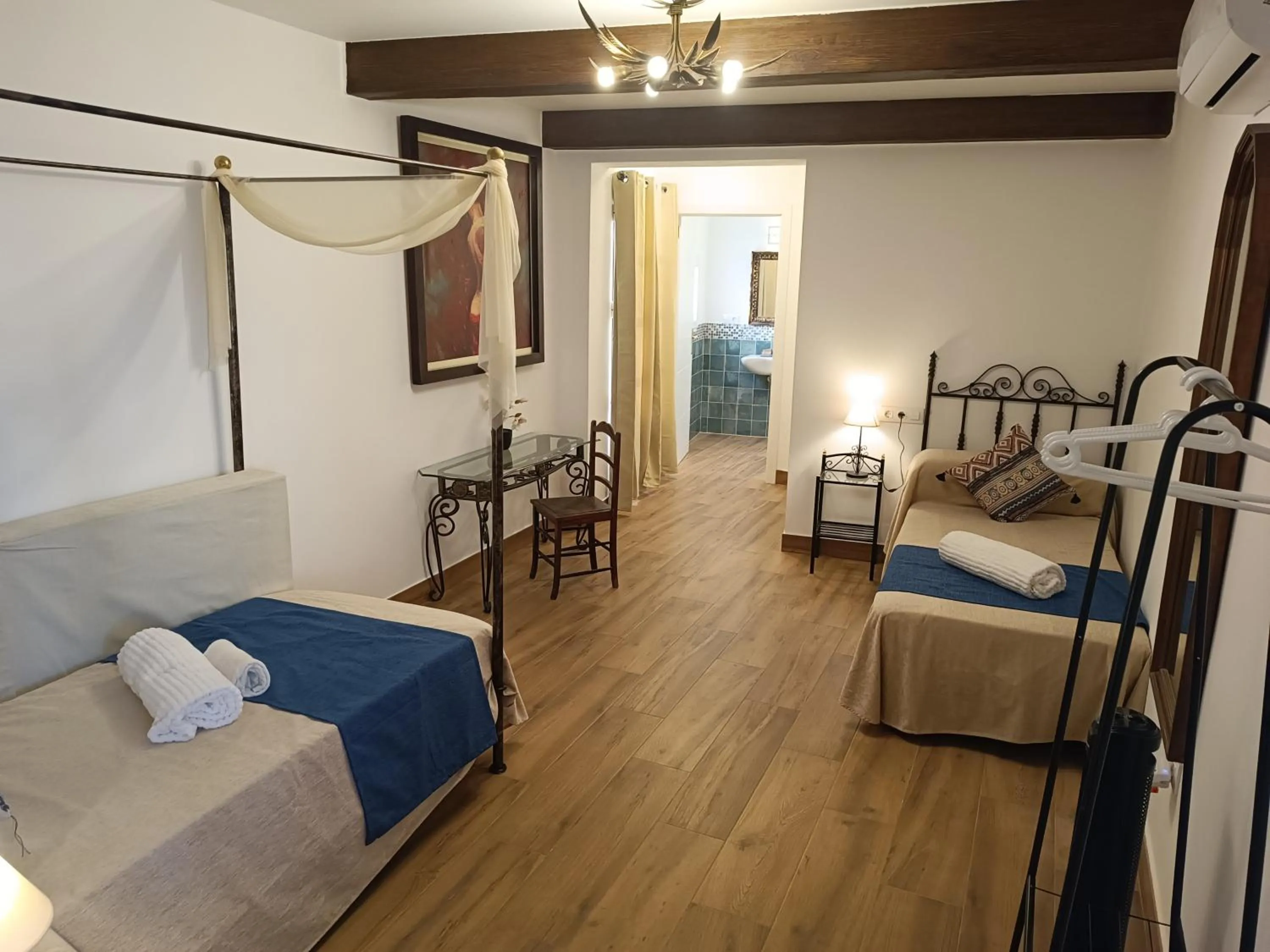 Bedroom, Bed in El Palacete de Cuevas