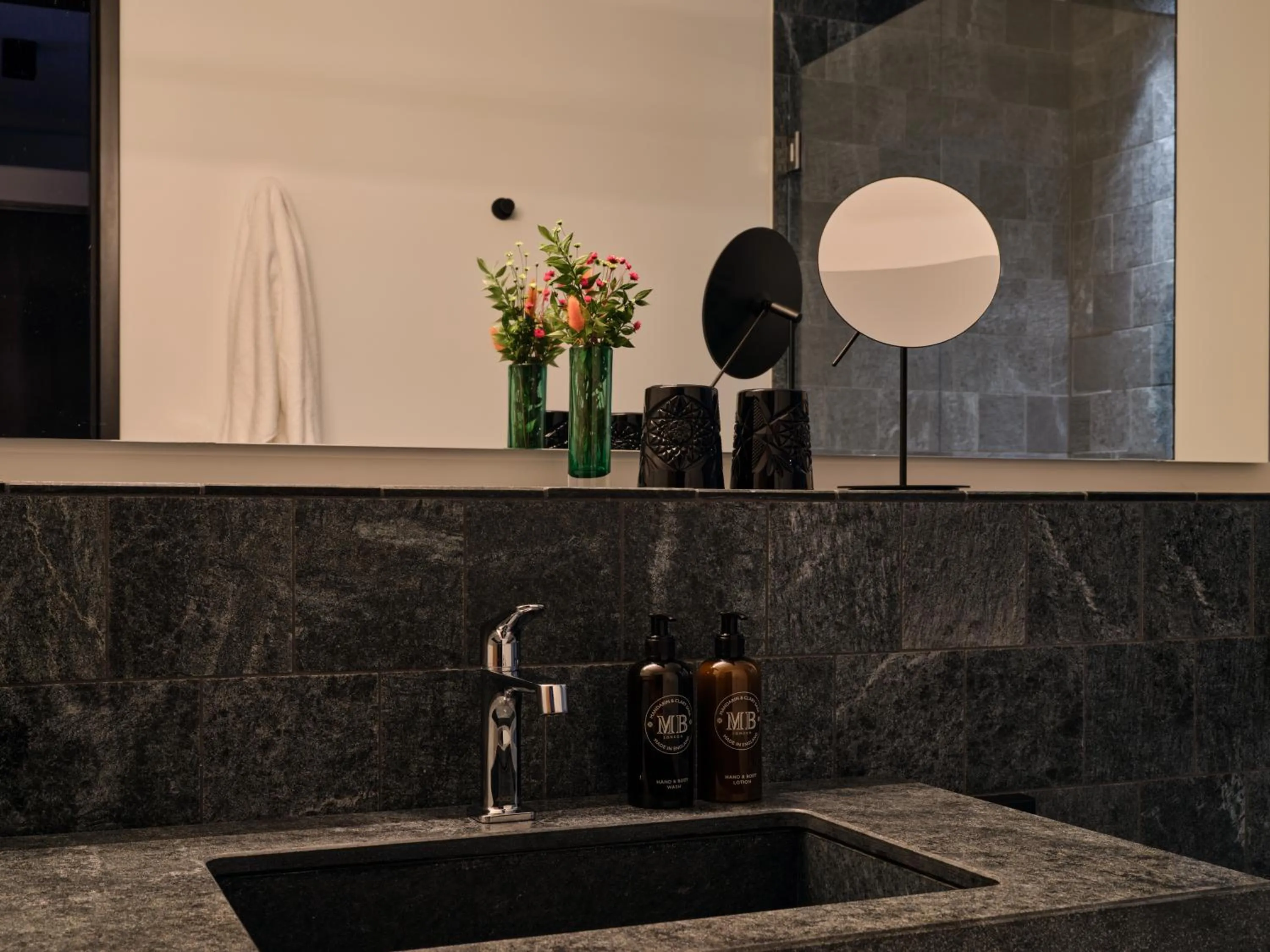 Bathroom in Boston Apartments HH