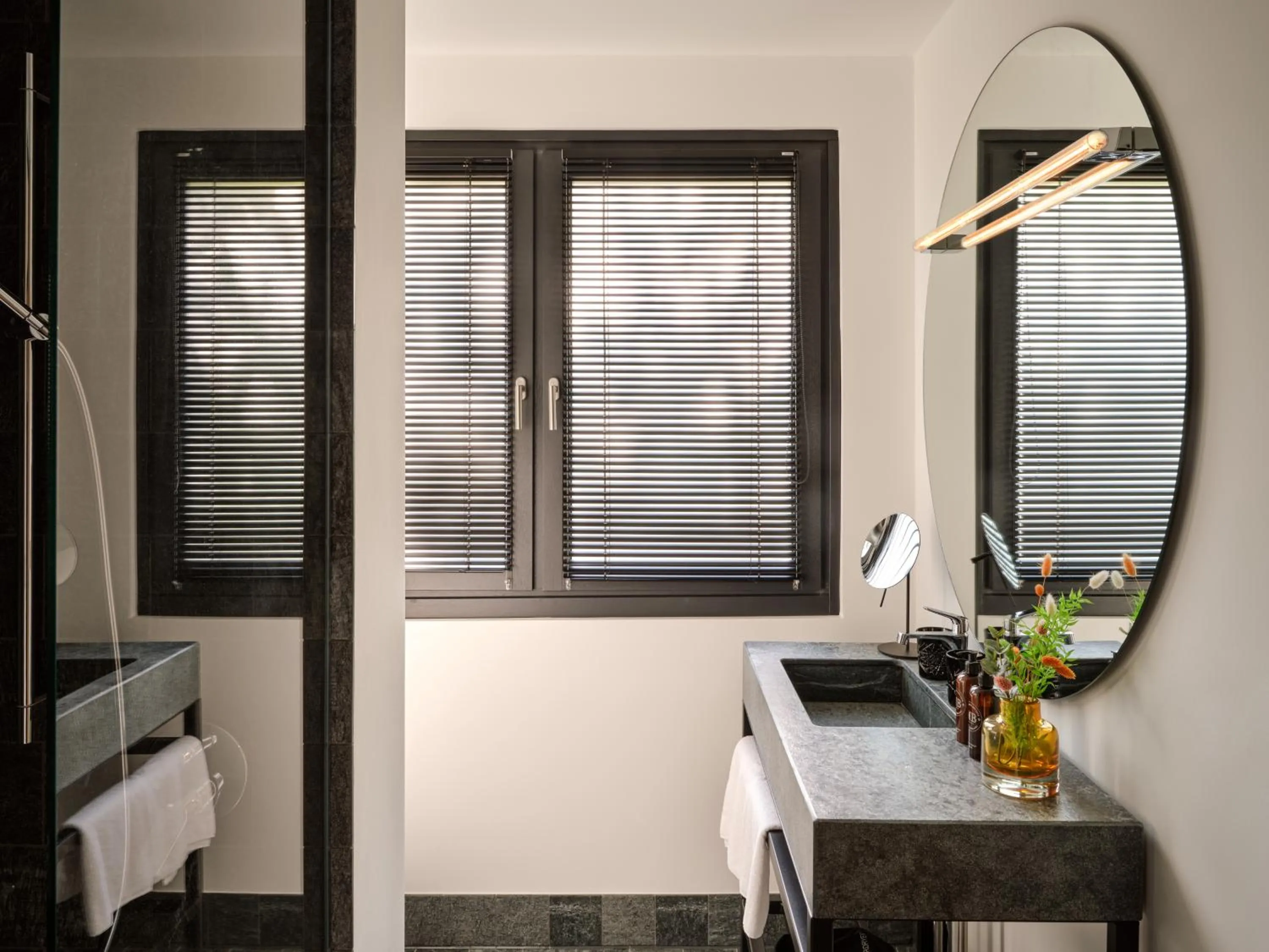 Bathroom in Boston Apartments HH