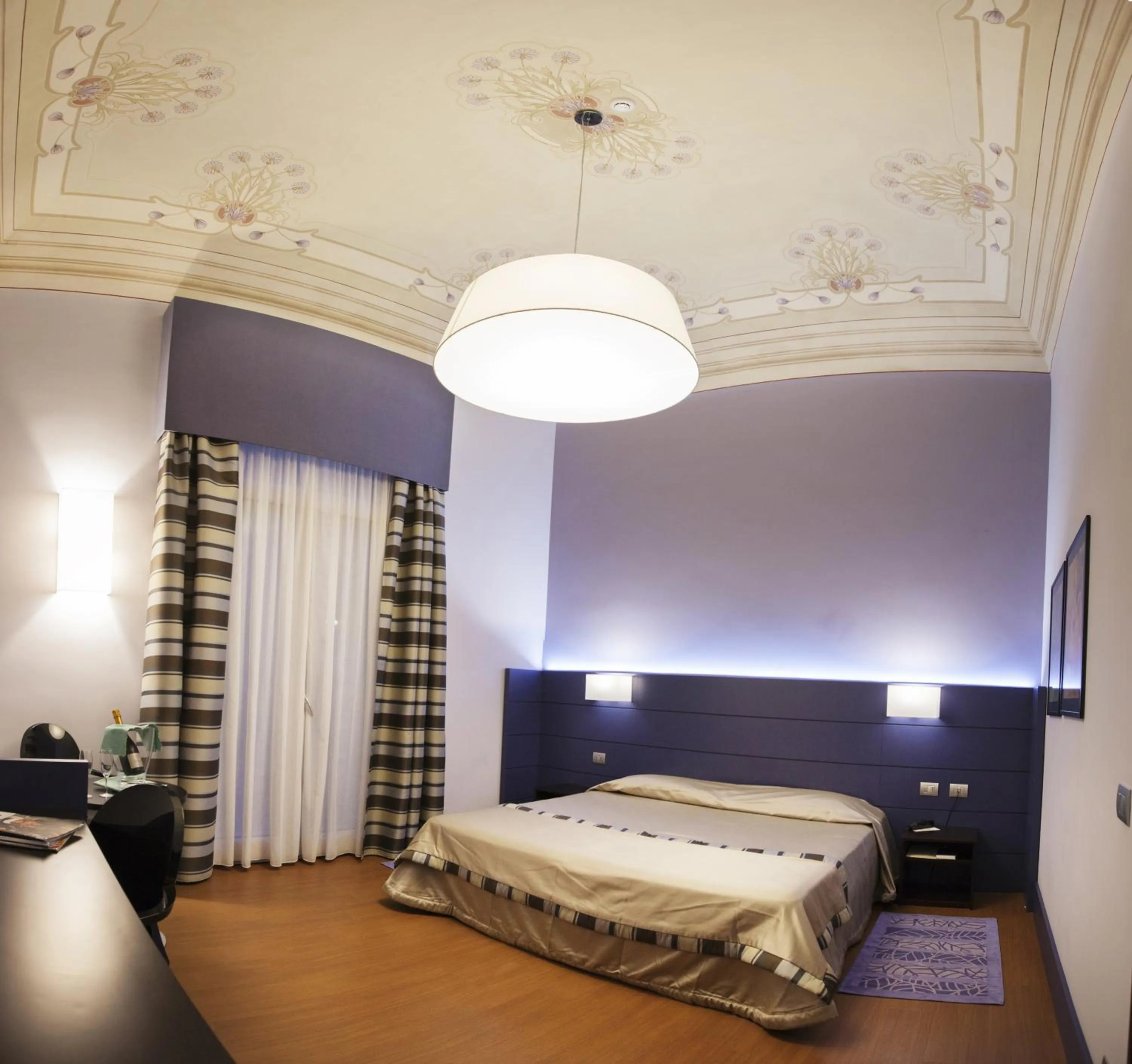 Bedroom, Bed in Hotel Vittoria