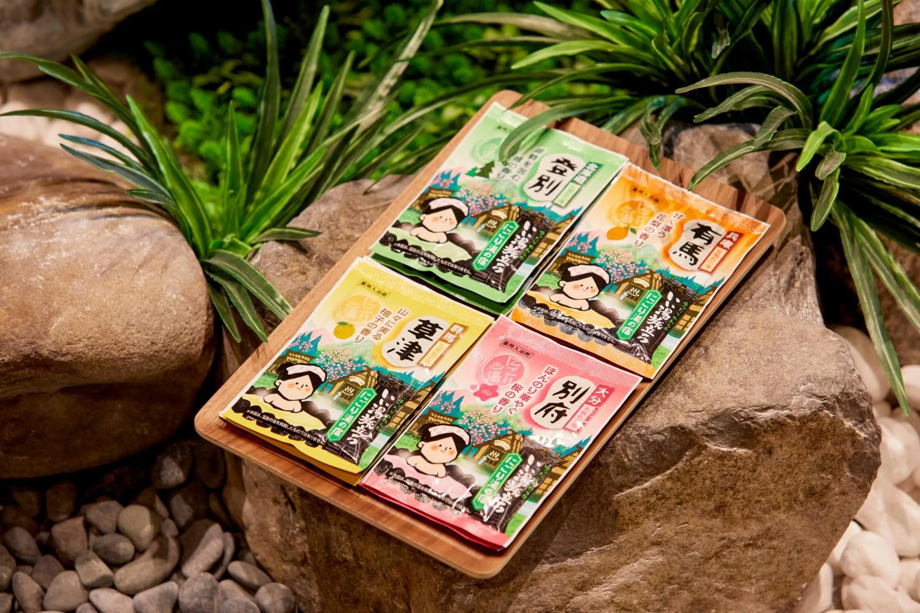 Open Air Bath in 古今 天下茶屋 with a private parking lot and a half open-air bath and direct to KIX