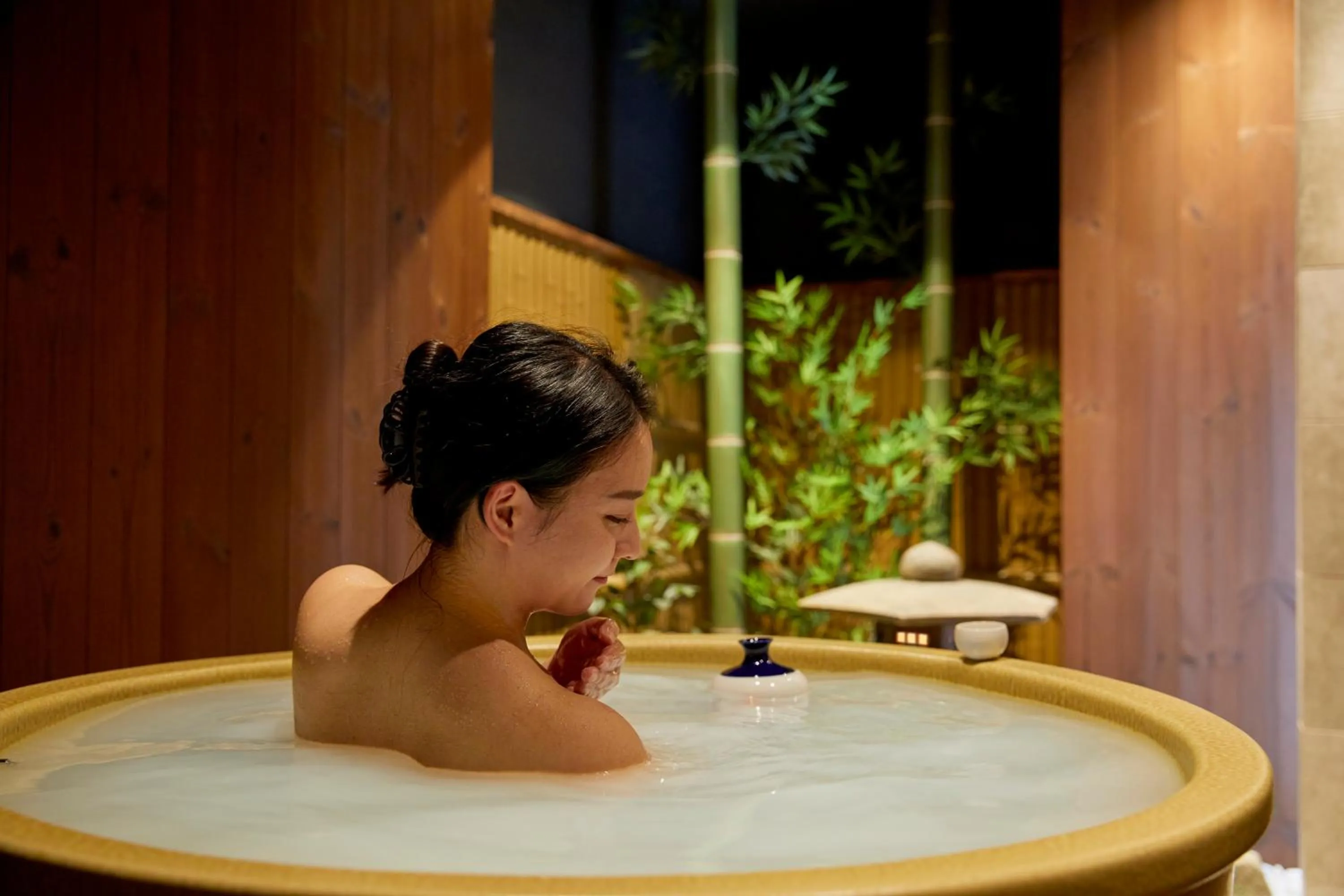 Hot Tub in 古今 天下茶屋 with a private parking lot and a half open-air bath and direct to KIX