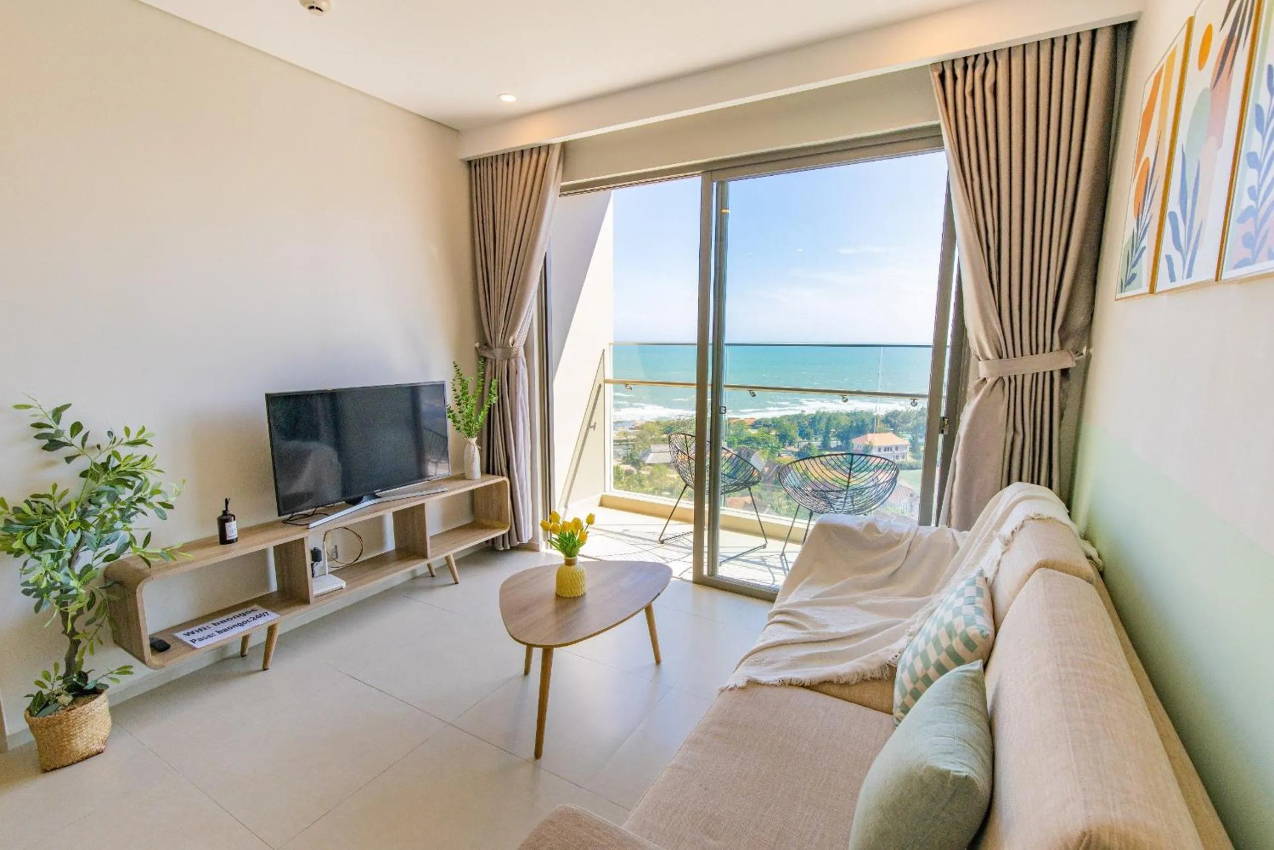 Communal lounge/ TV room in Ken's House -The Sóng Condotel Vũng Tàu