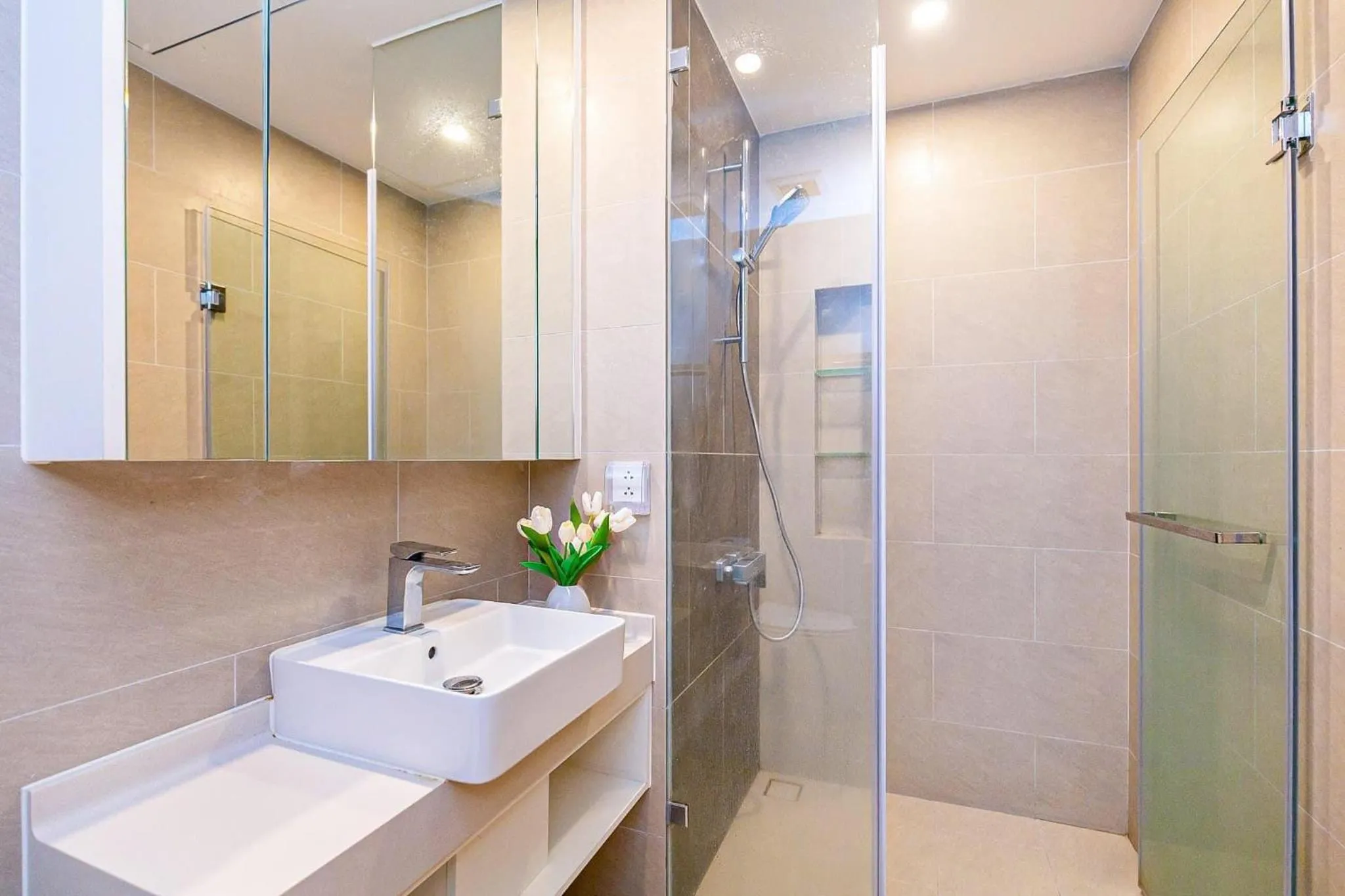 Shower in Ken's House -The Sóng Condotel Vũng Tàu