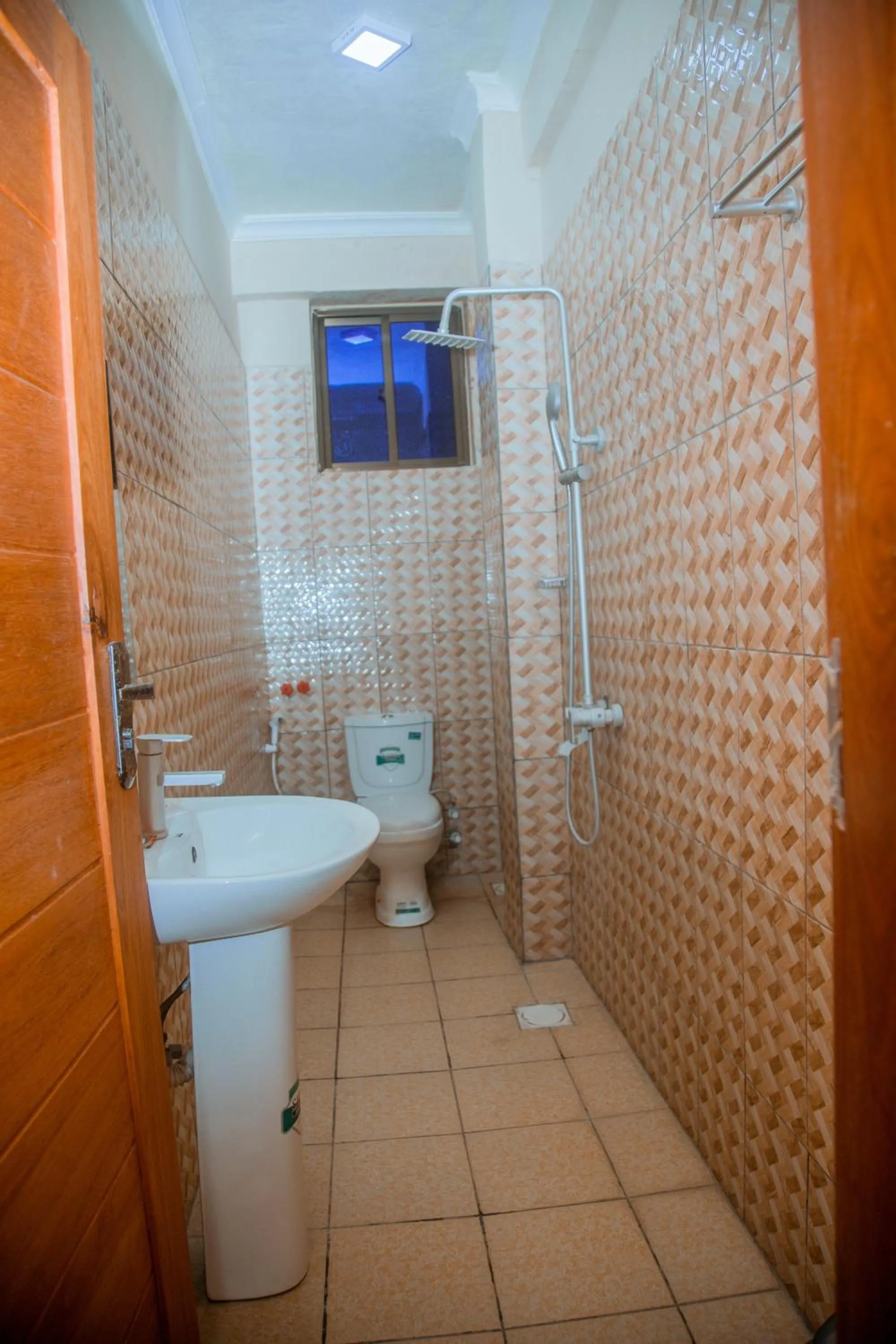 Shower in LE GRAND MARIE HOTEL