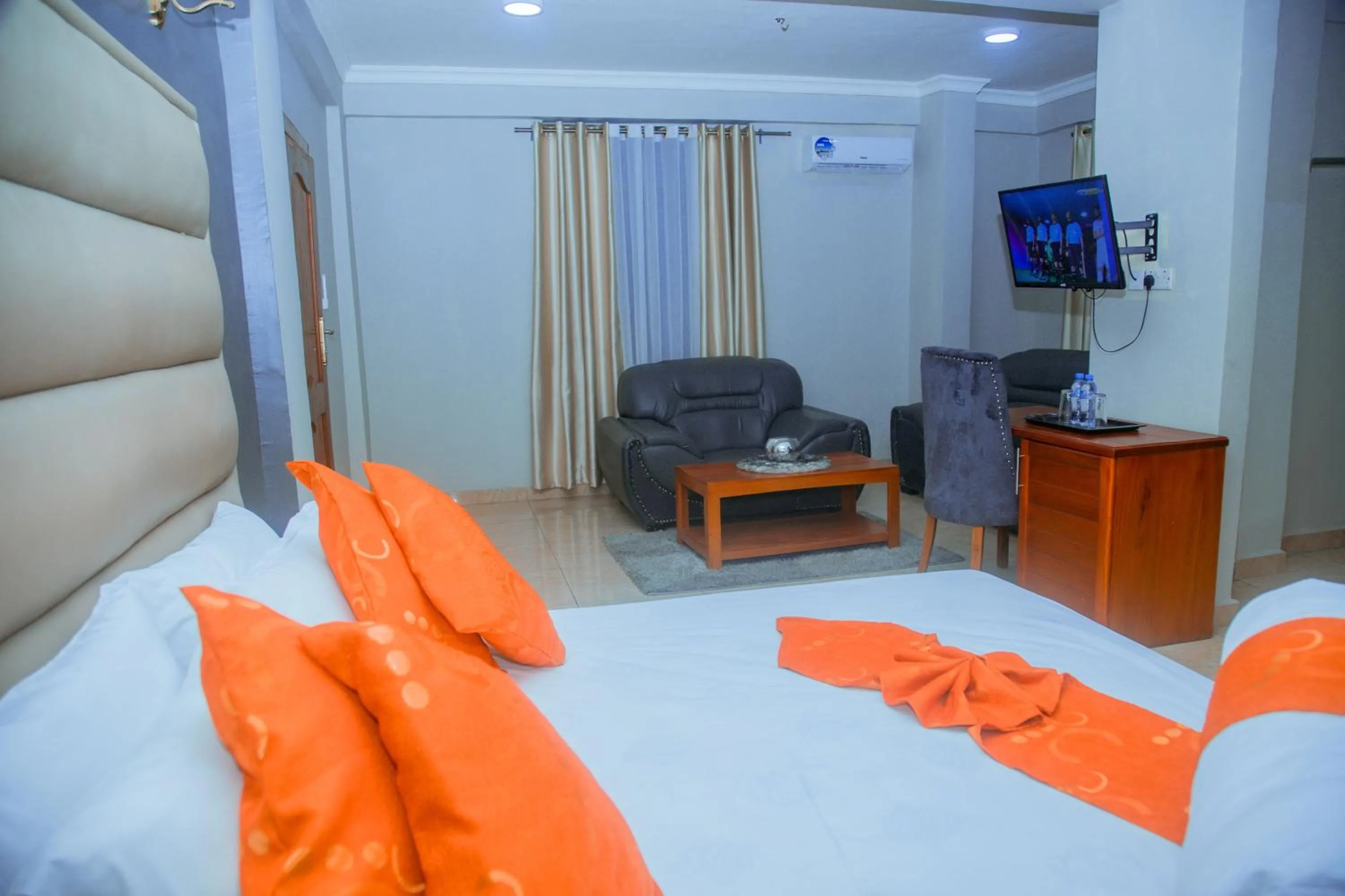 Communal lounge/ TV room in LE GRAND MARIE HOTEL