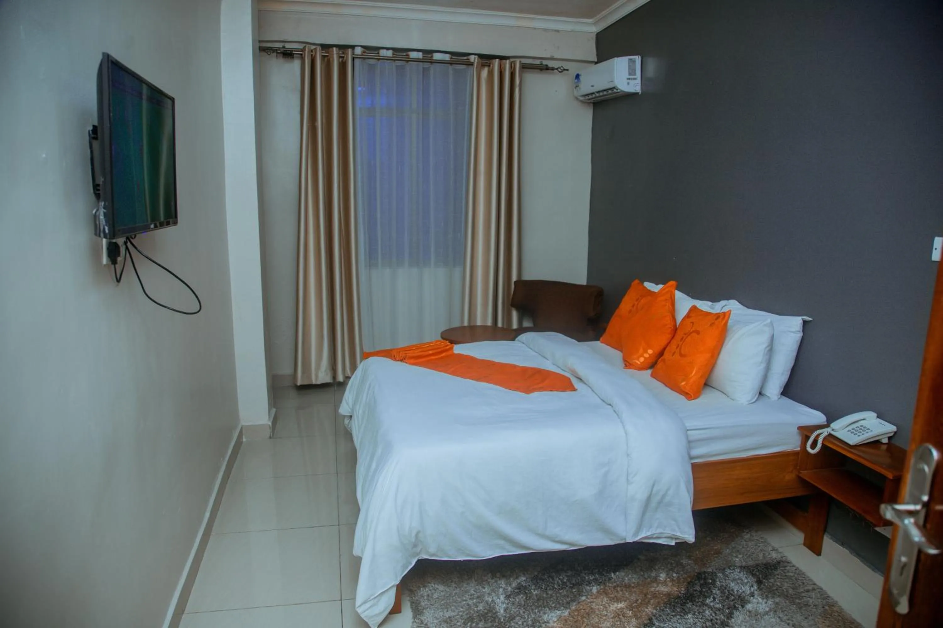 Communal lounge/ TV room in LE GRAND MARIE HOTEL