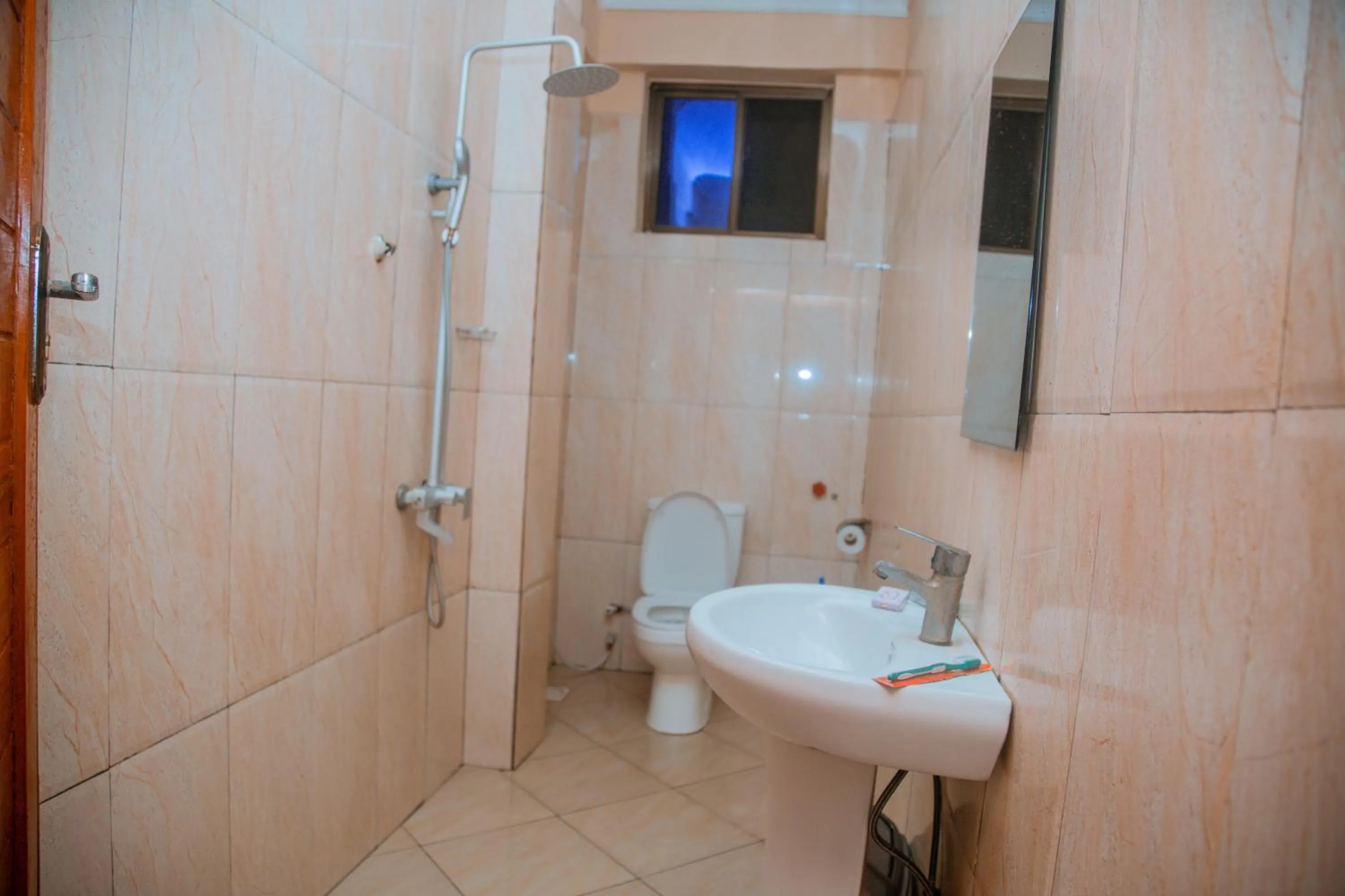 Shower in LE GRAND MARIE HOTEL