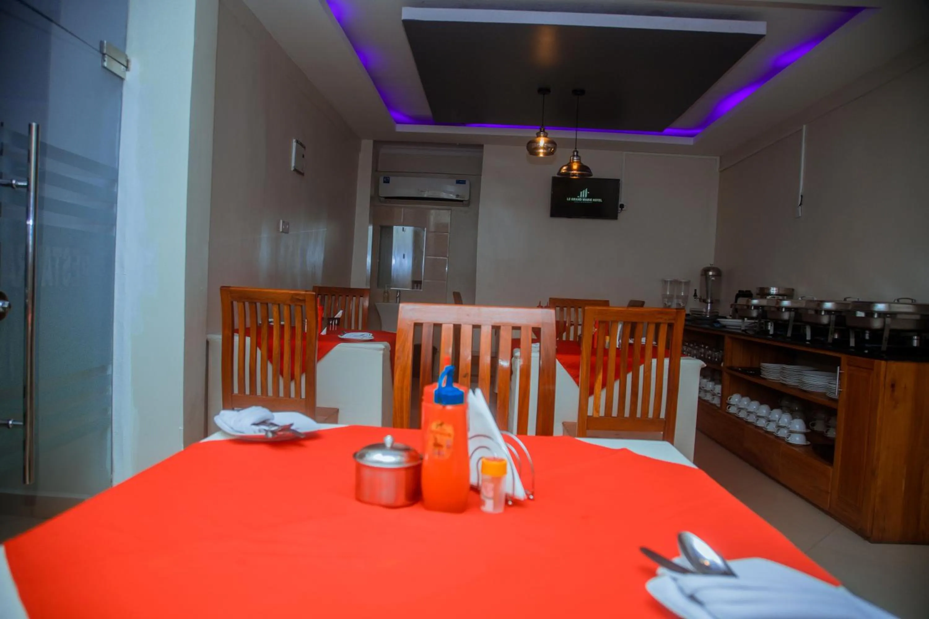 Restaurant/places to eat in LE GRAND MARIE HOTEL