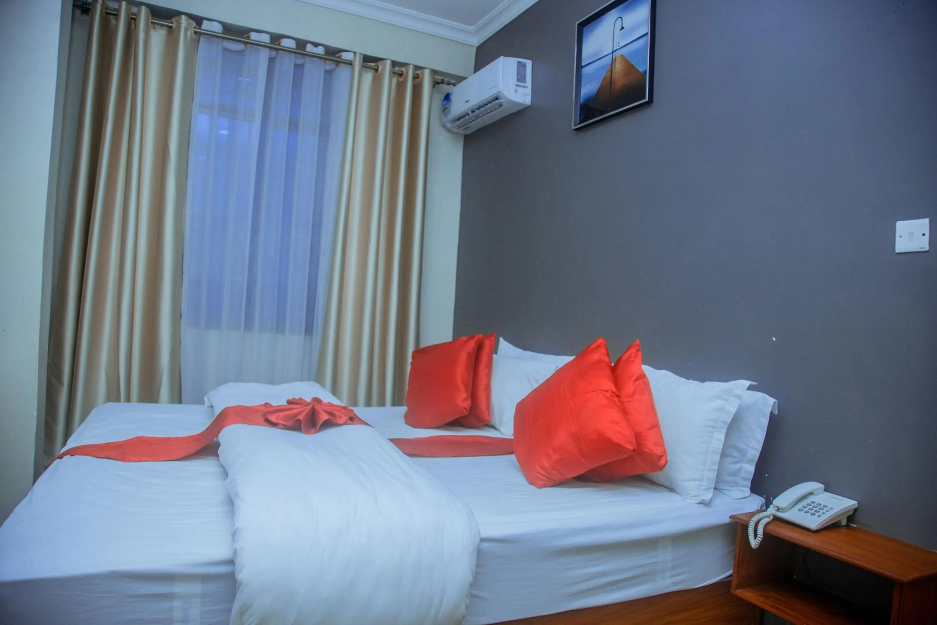 Bed in LE GRAND MARIE HOTEL