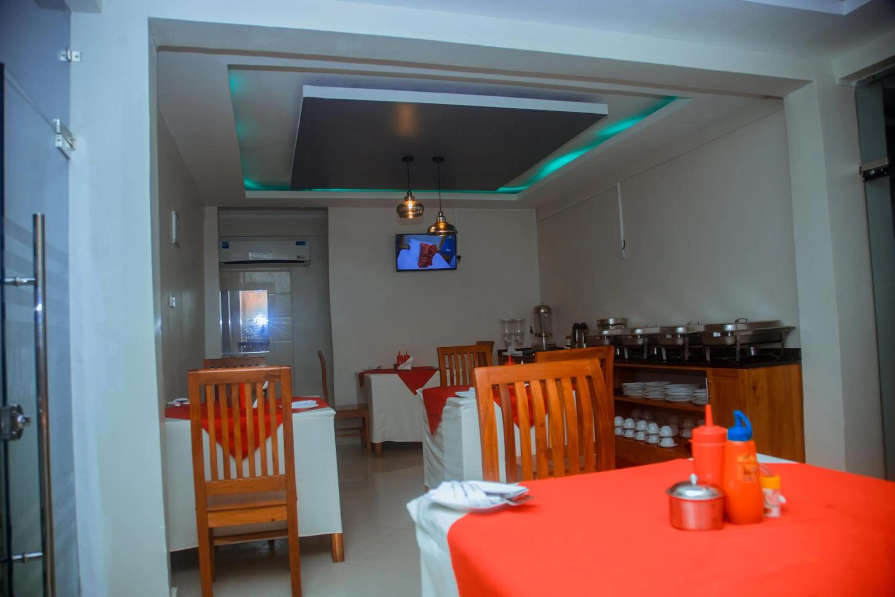 Restaurant/places to eat in LE GRAND MARIE HOTEL