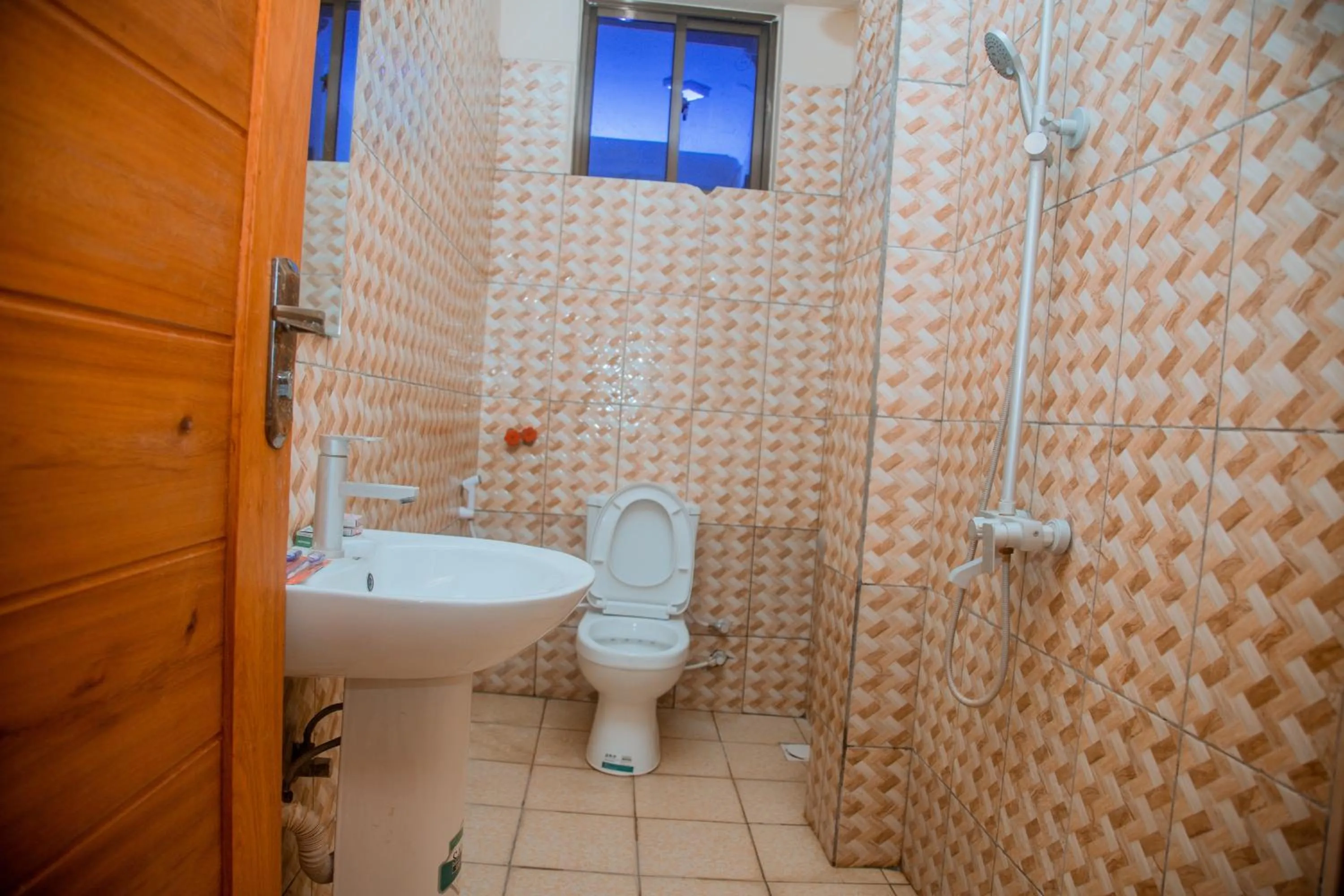 Shower in LE GRAND MARIE HOTEL