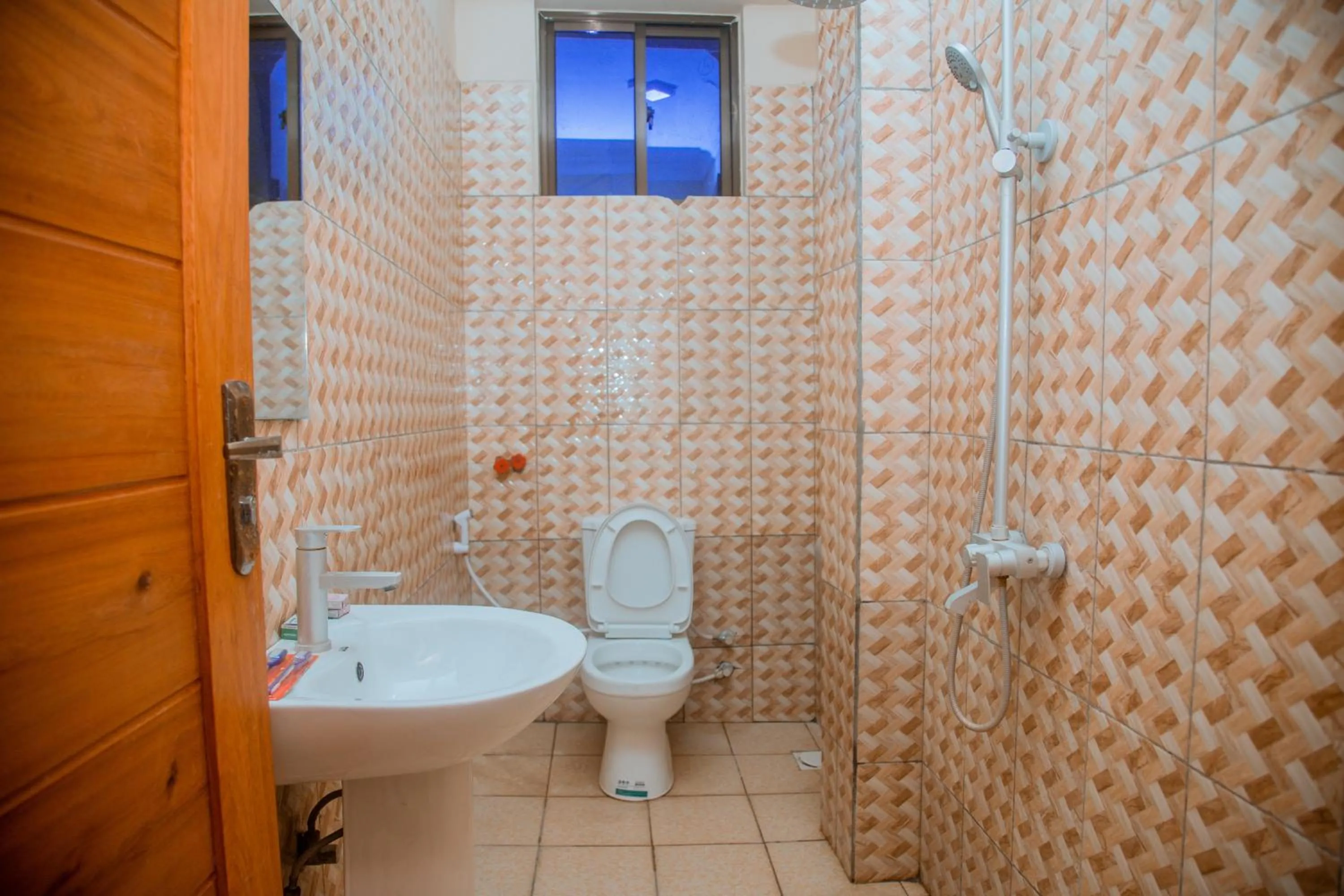 Shower in LE GRAND MARIE HOTEL