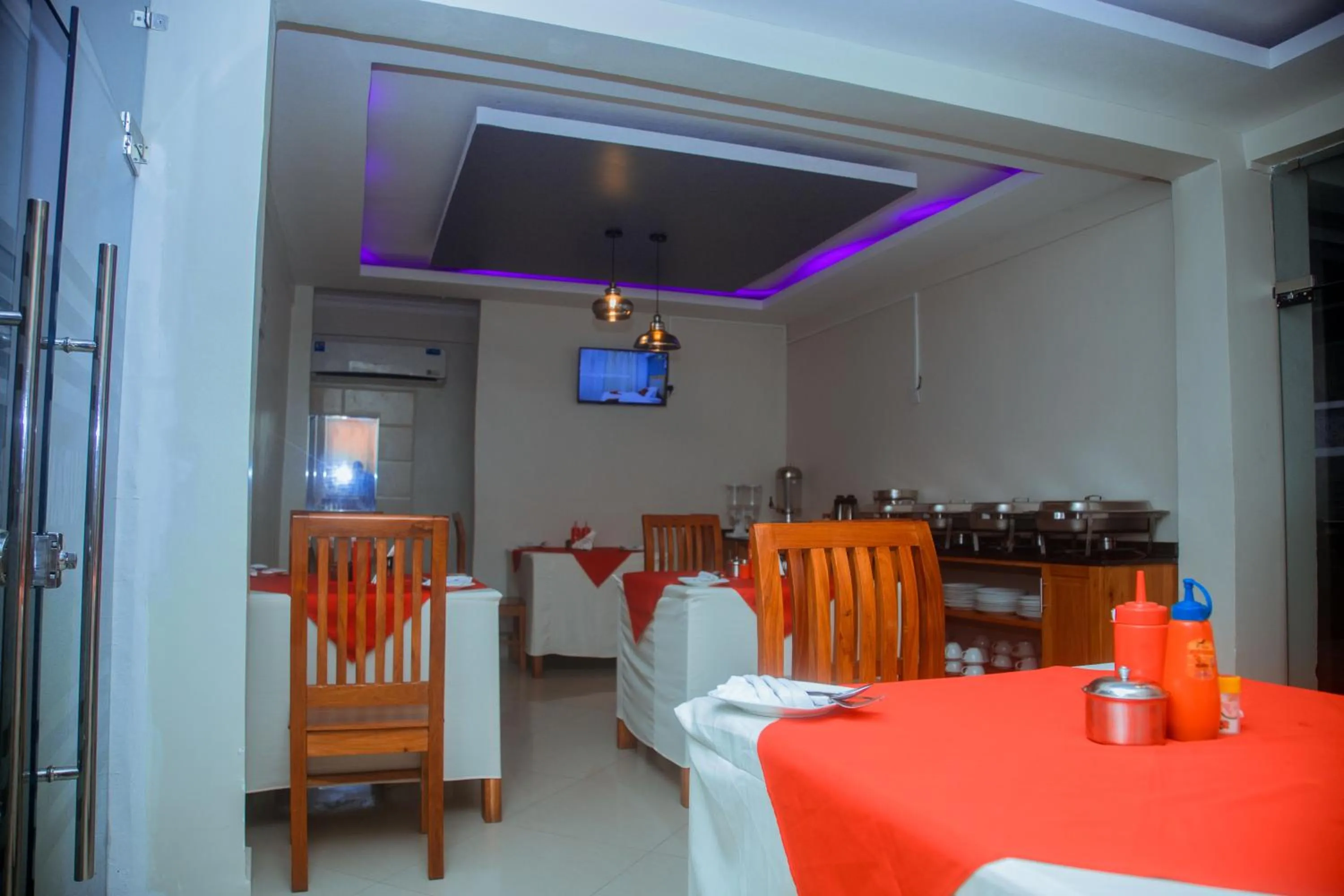 Restaurant/places to eat in LE GRAND MARIE HOTEL